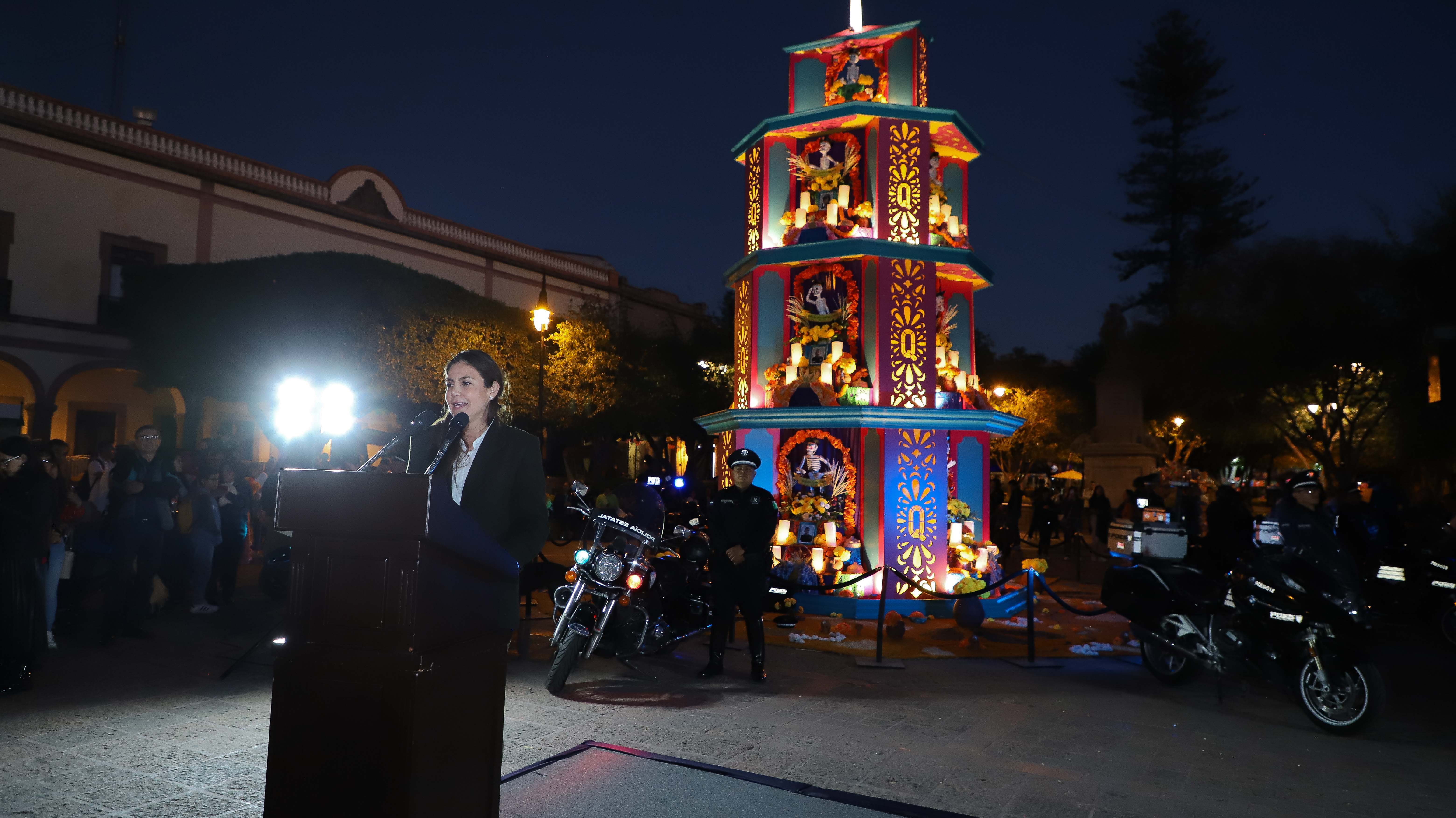 Dedican Altar de Muertos Monumental a policías estatales