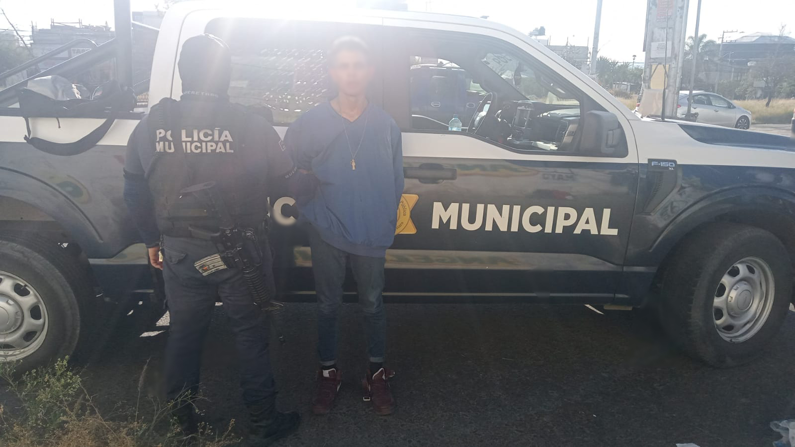 Ciudadano detiene a ratero y lo entrega a la policía municipal de Querétaro