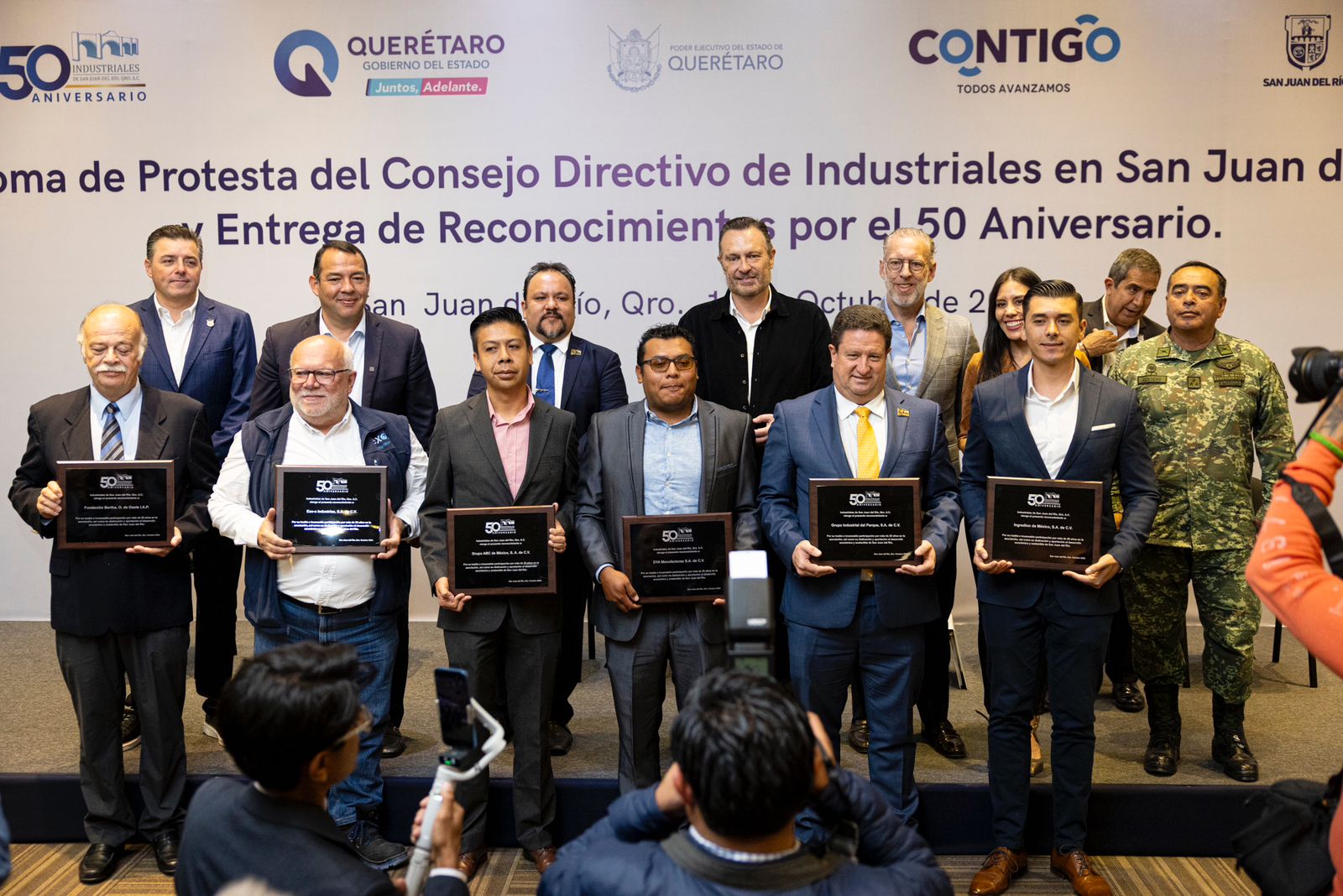 Toma protesta Kuri a integrantes del Consejo Directivo de Industriales de San Juan del Río