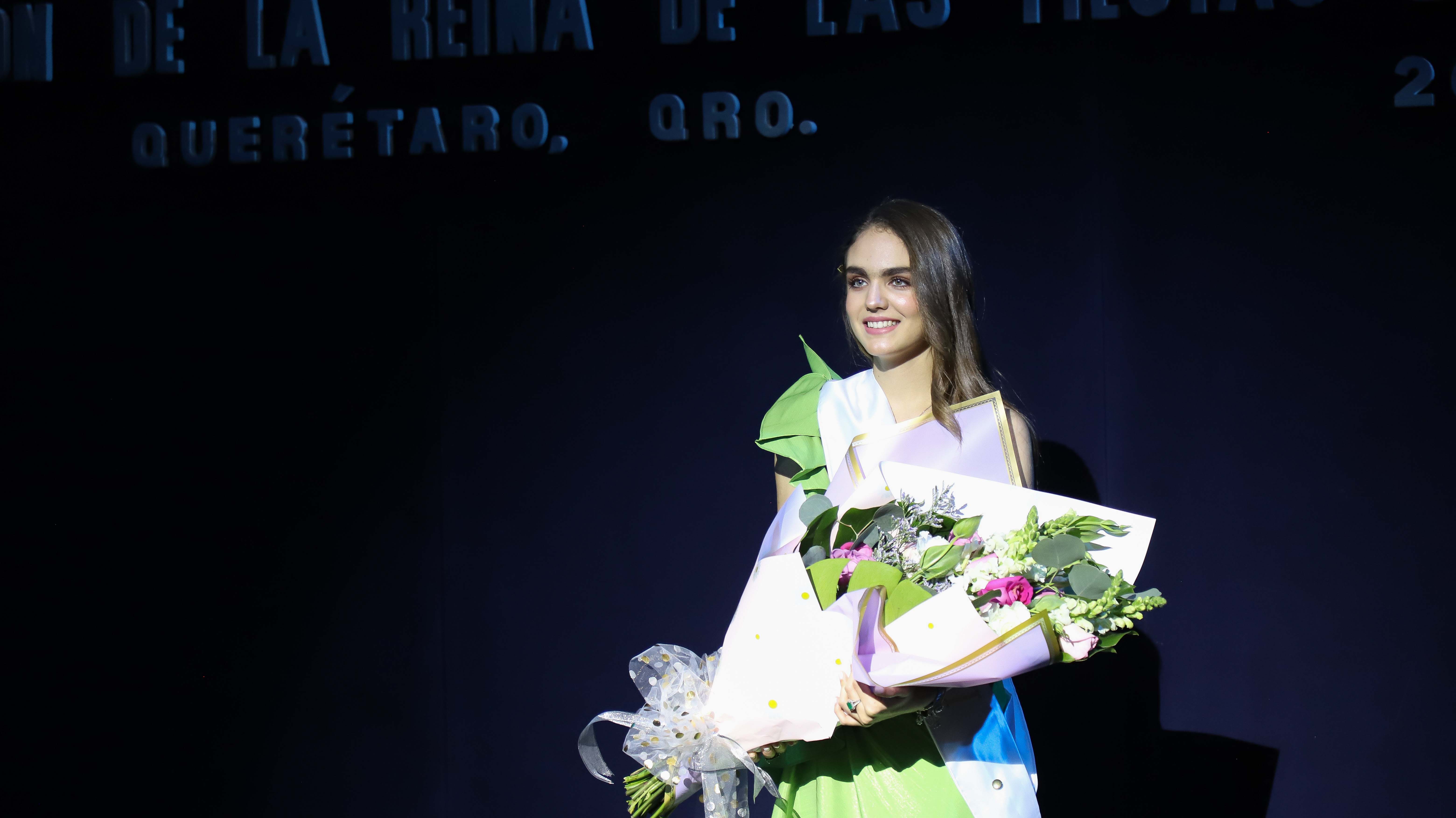 Victoria II es proclamada como Reina de las Fiestas de Navidad de Querétaro