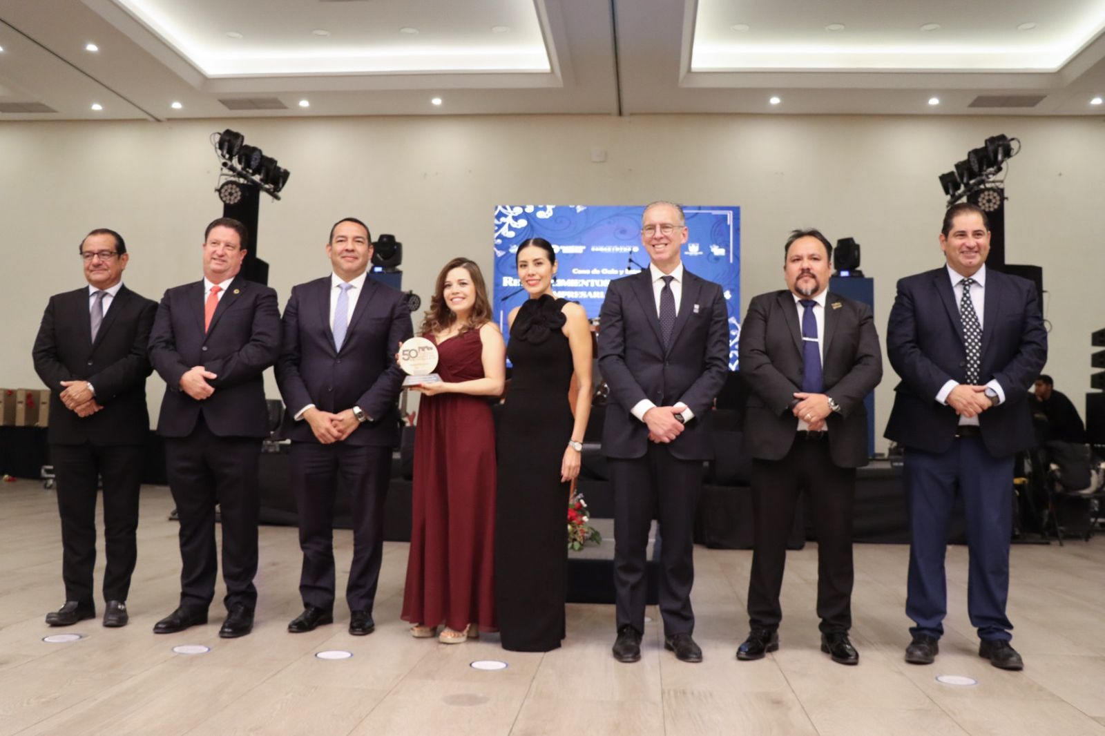 Entregan reconocimientos al Mérito Empresarial y Académico 2024 en San Juan del Río