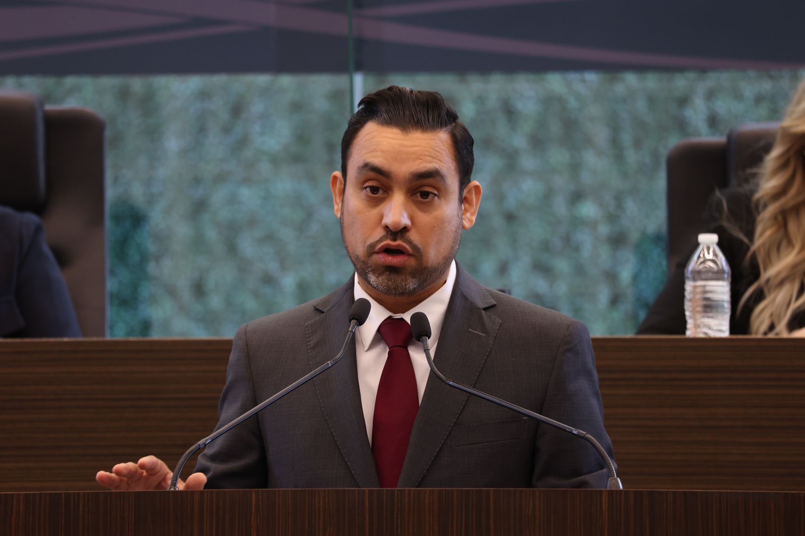 Diputado Homero Barrera contra aumentos a costos de placas y licencias de conducir 
