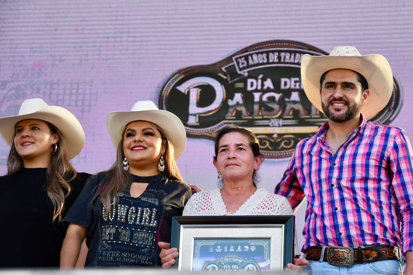 “Nuestros paisanos, ejemplo de tenacidad y trabajo por las familias”: Agustín Dorantes