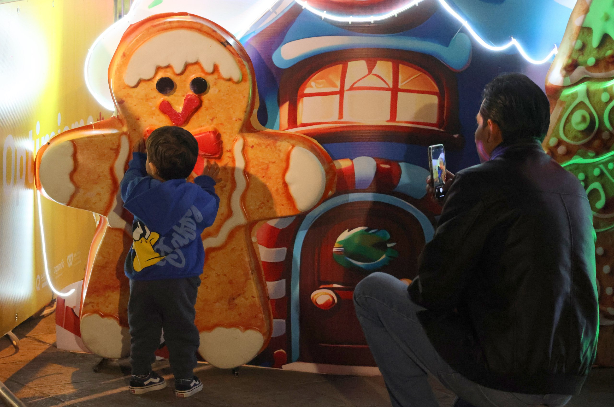 Espectáculos infantiles se presentan en la Villa Navideña del SEDIF