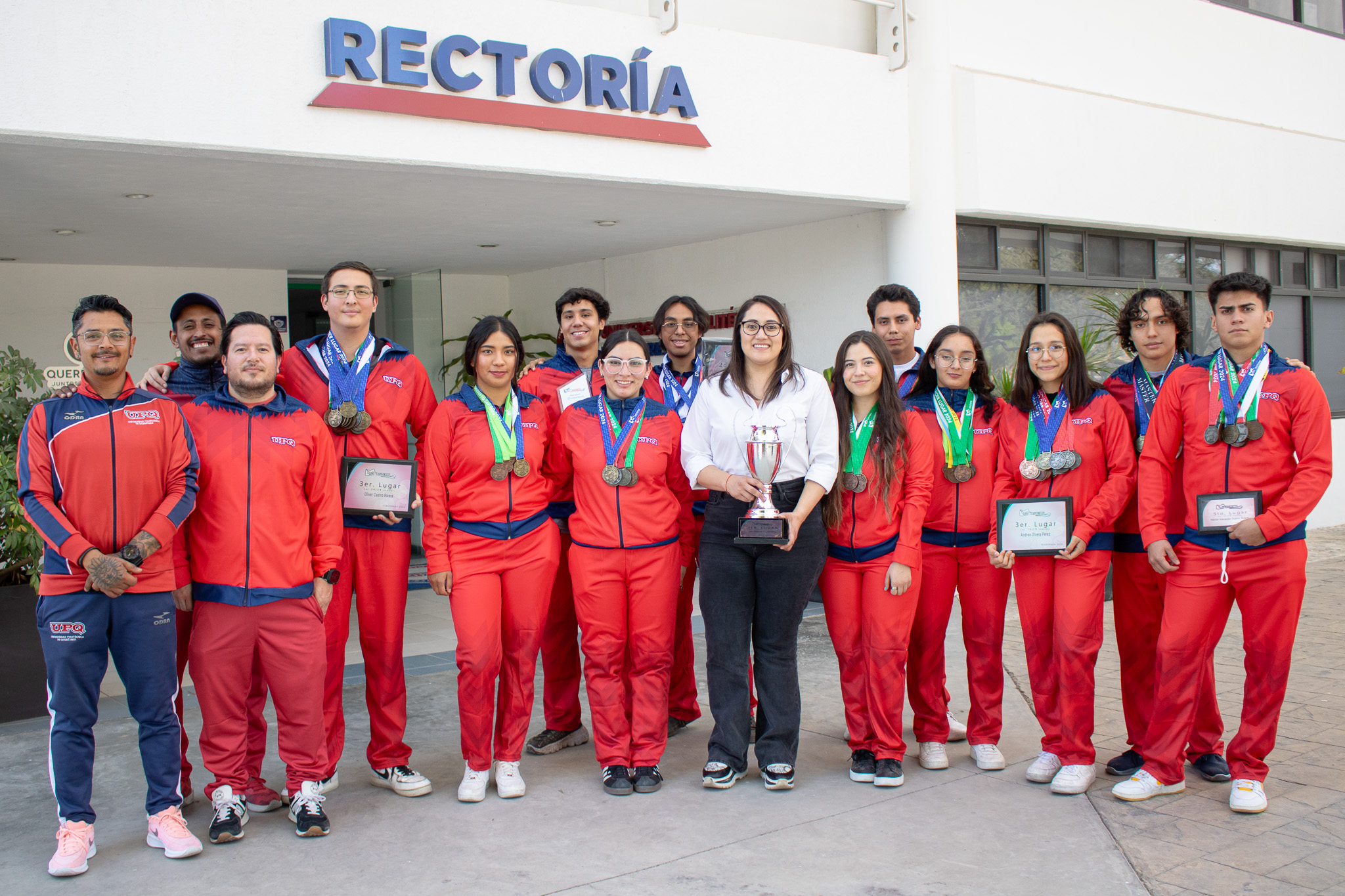 Conquista equipo de Natación UPQ 262 medallas en la liga estatal