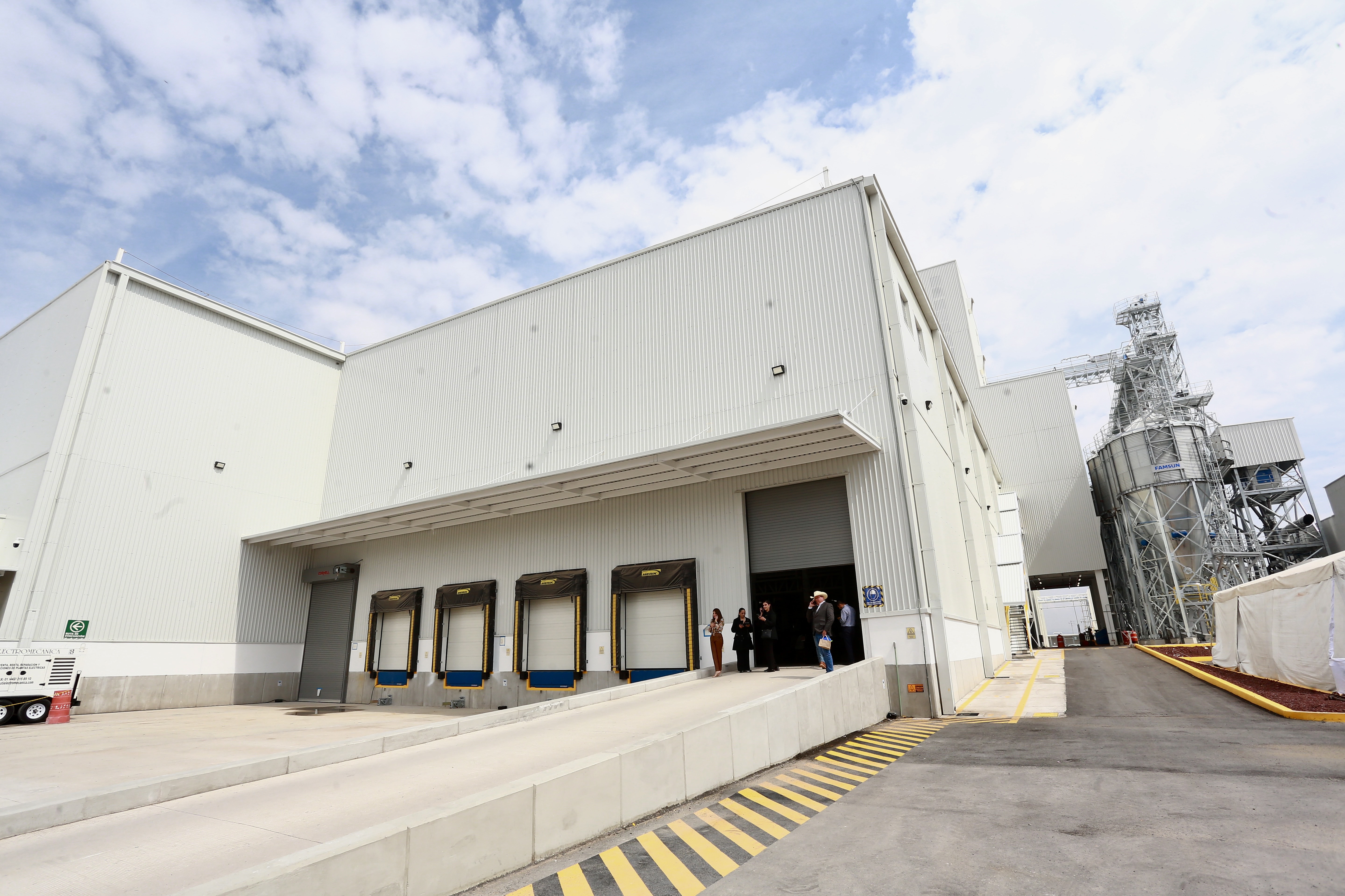 Inaugura Marco Del Prete, titular de la Sedesu planta de Trouw Nutrition