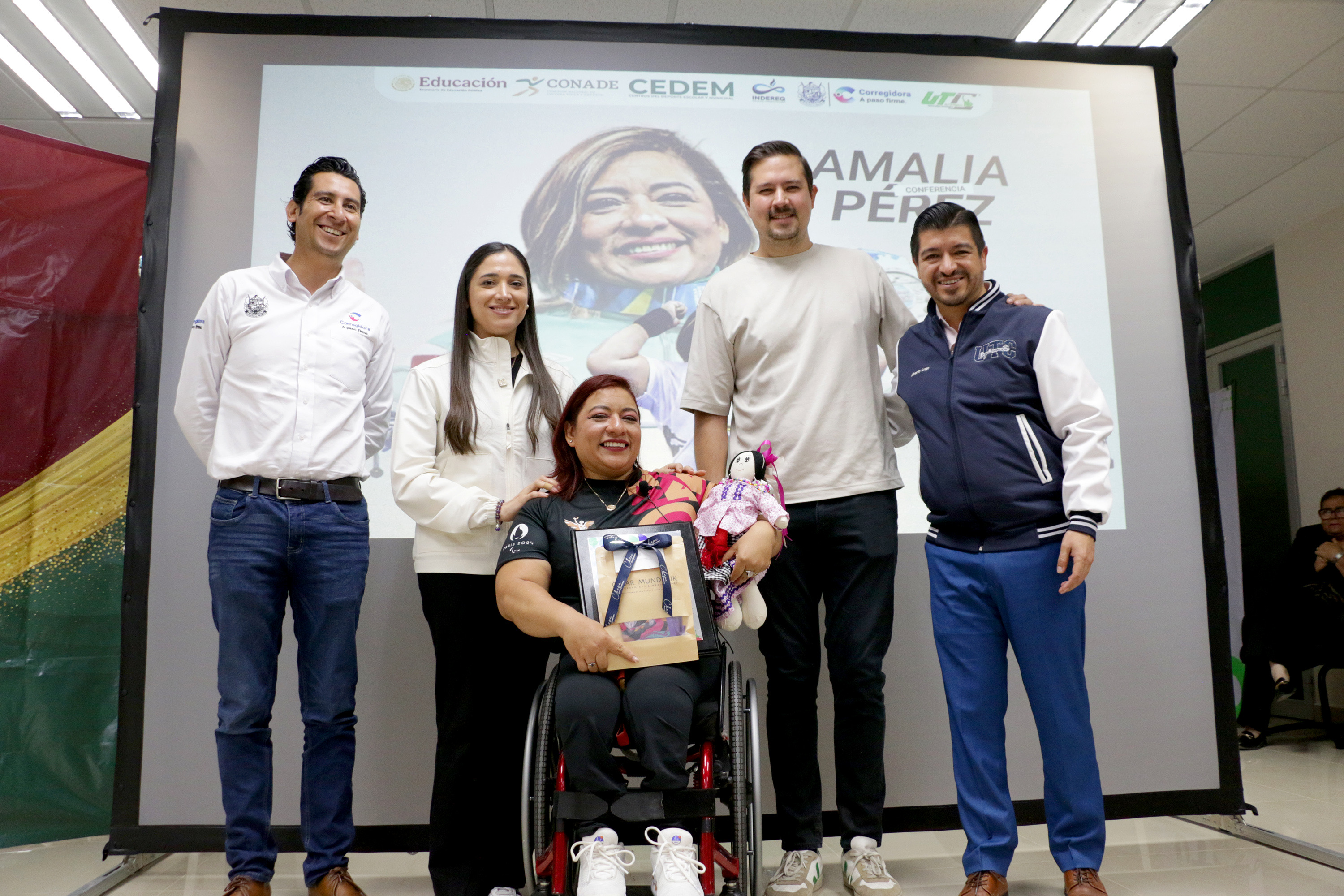La UTC recibe a la multimedallista paralímpica Amalia Pérez