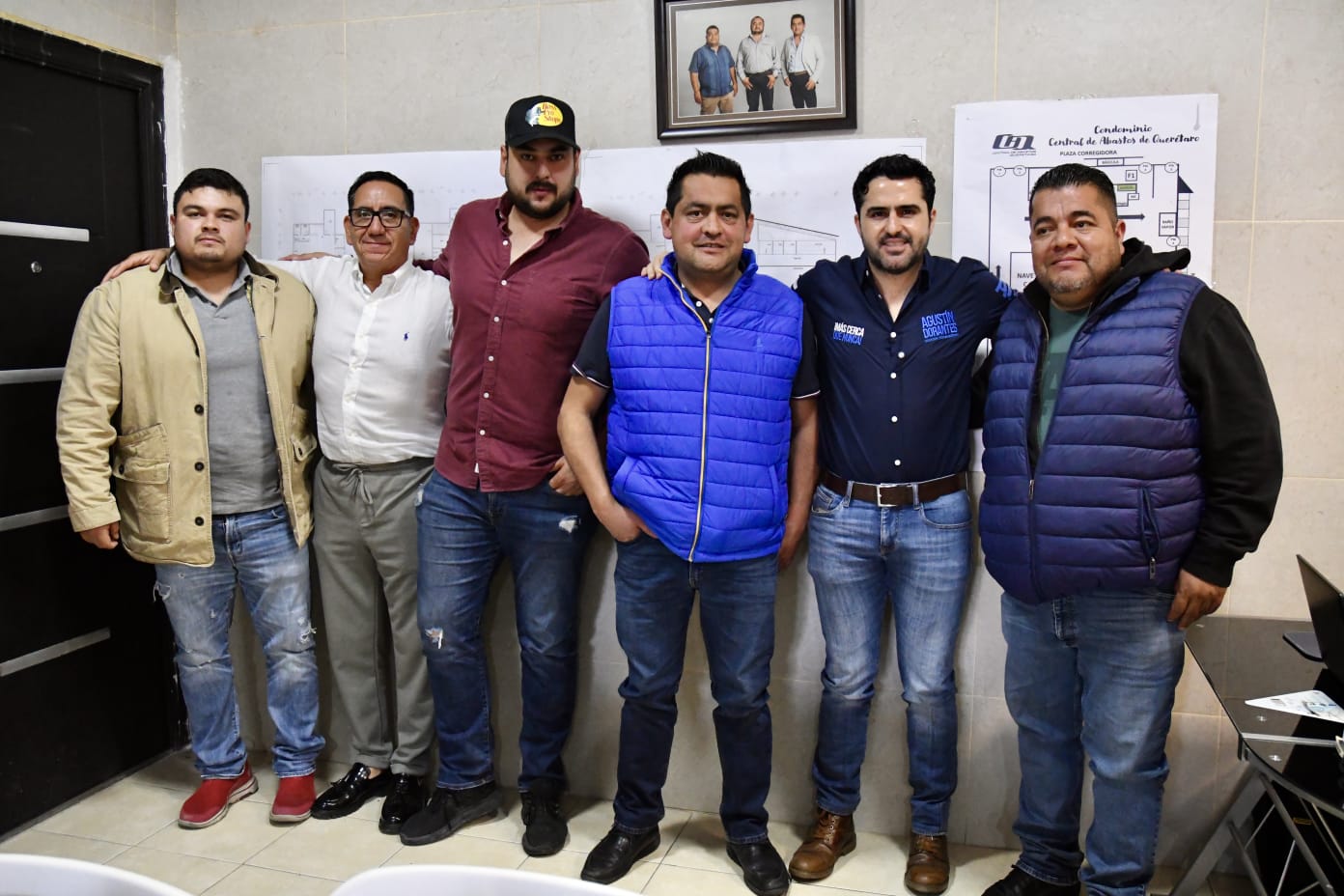 Platica Agustín Dorantes con Mesa Directiva de la Central de Abastos de Querétaro
