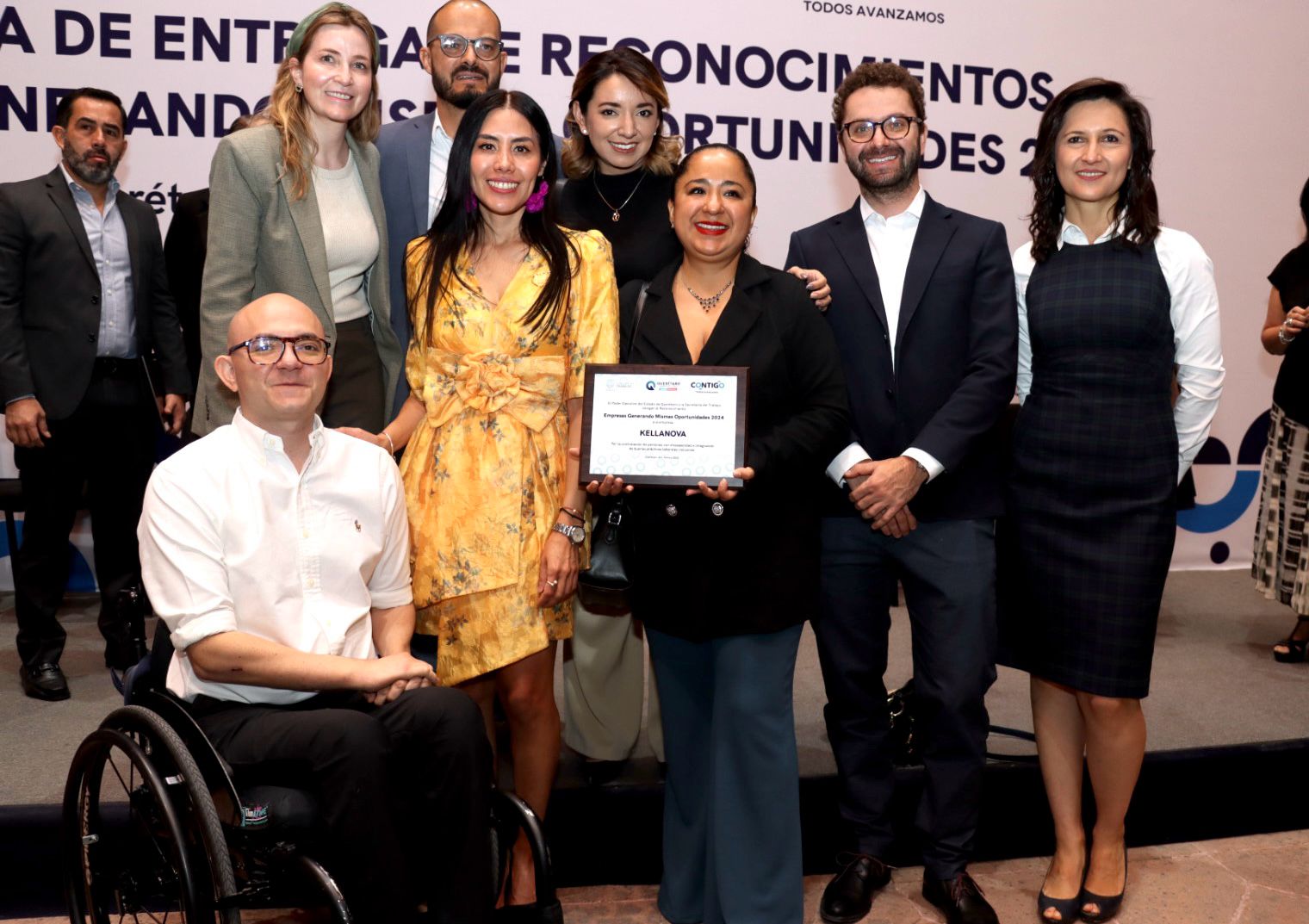 Entregan reconocimiento 
