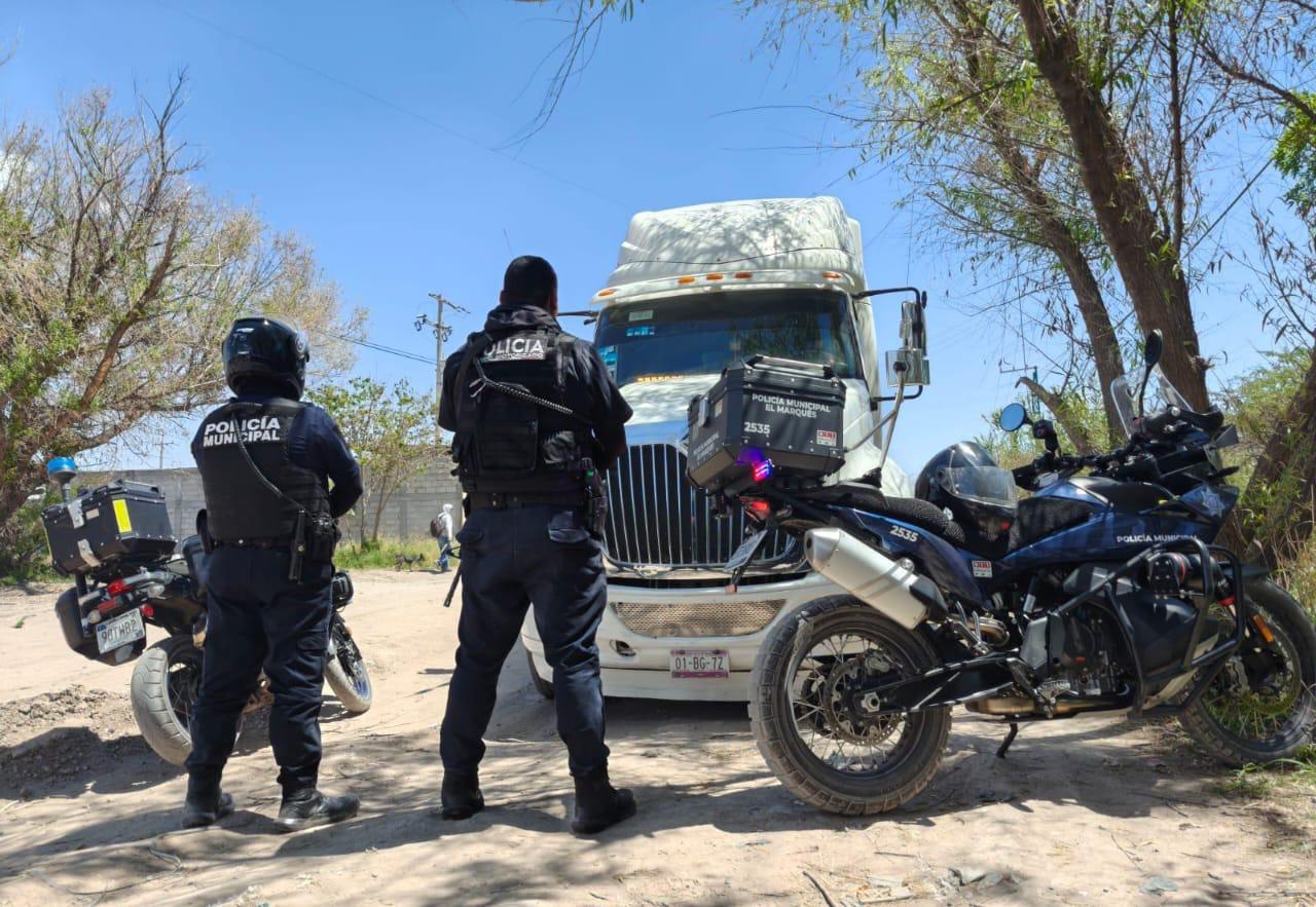 Recuperan en El Marqués tractocamión con mercancía, contaba con reporte de robo