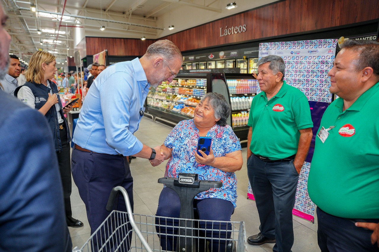 Inaugura Marco Del Prete feria de productos queretanos en Chedraui