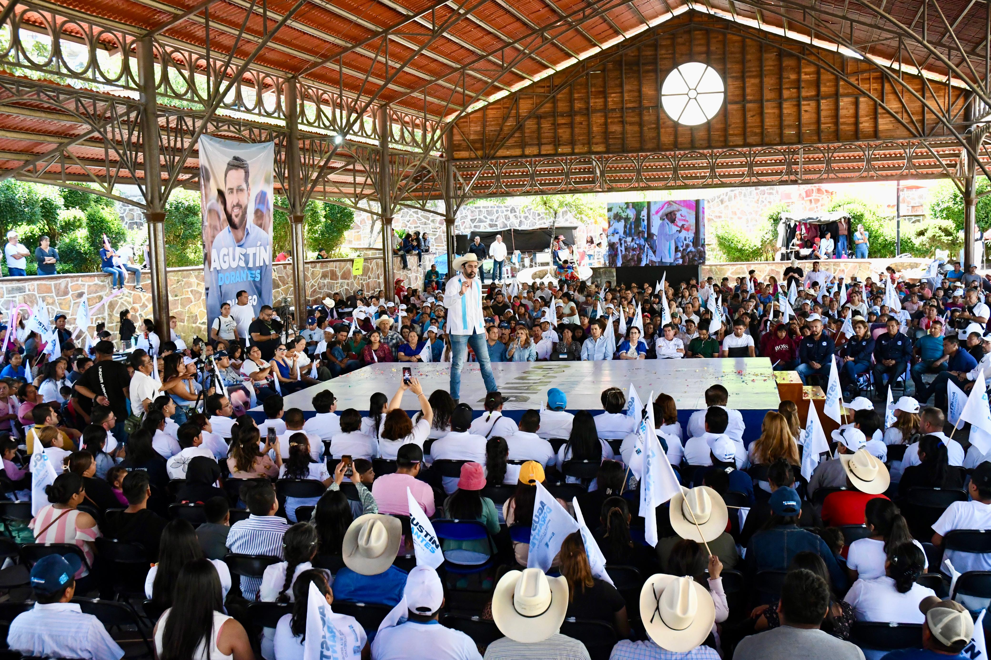 Agustín Dorantes presenta su 1 Informe Legislativo en la Sierra