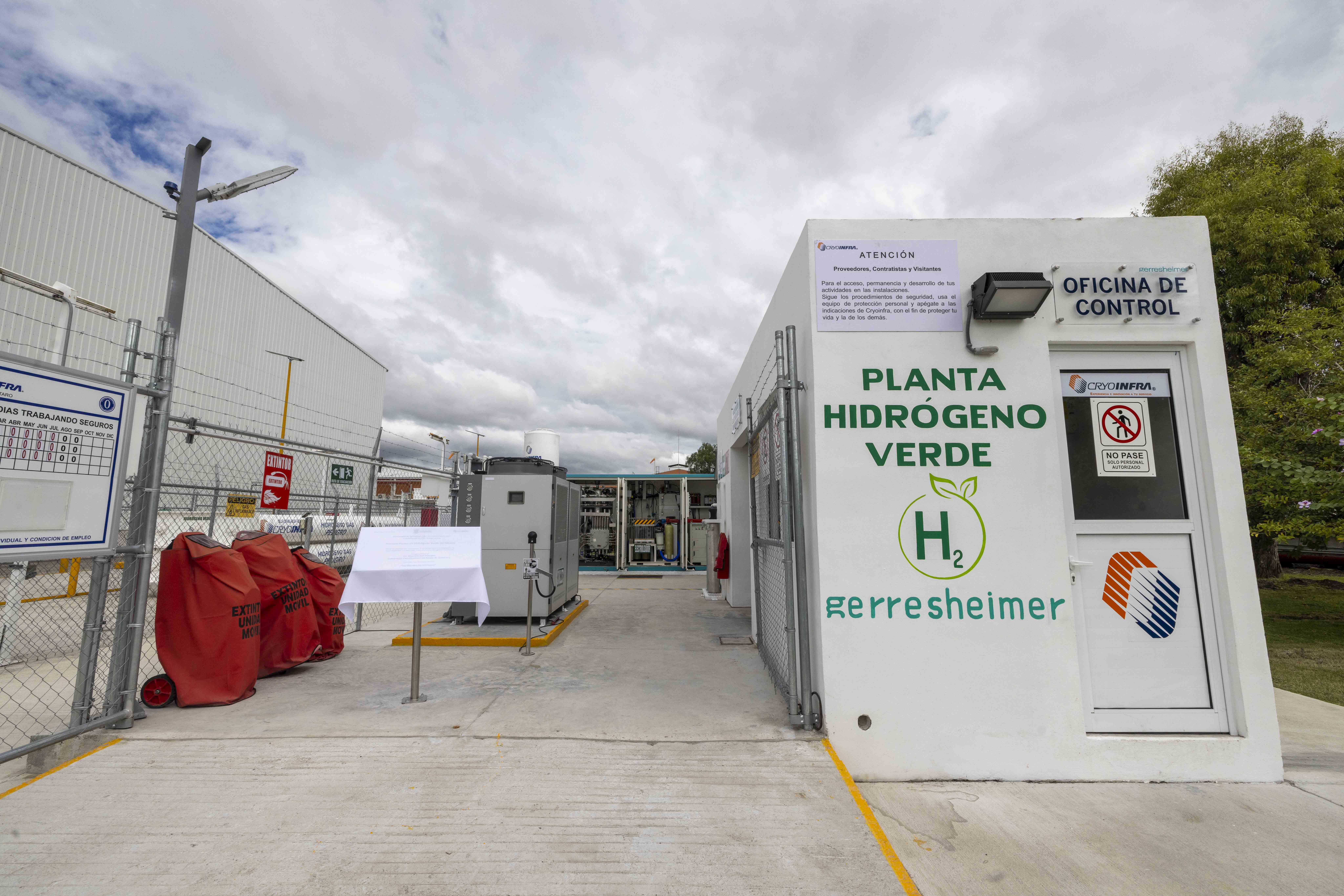 Inaugura Mauricio Kuri la primera planta de hidrógeno verde del país
