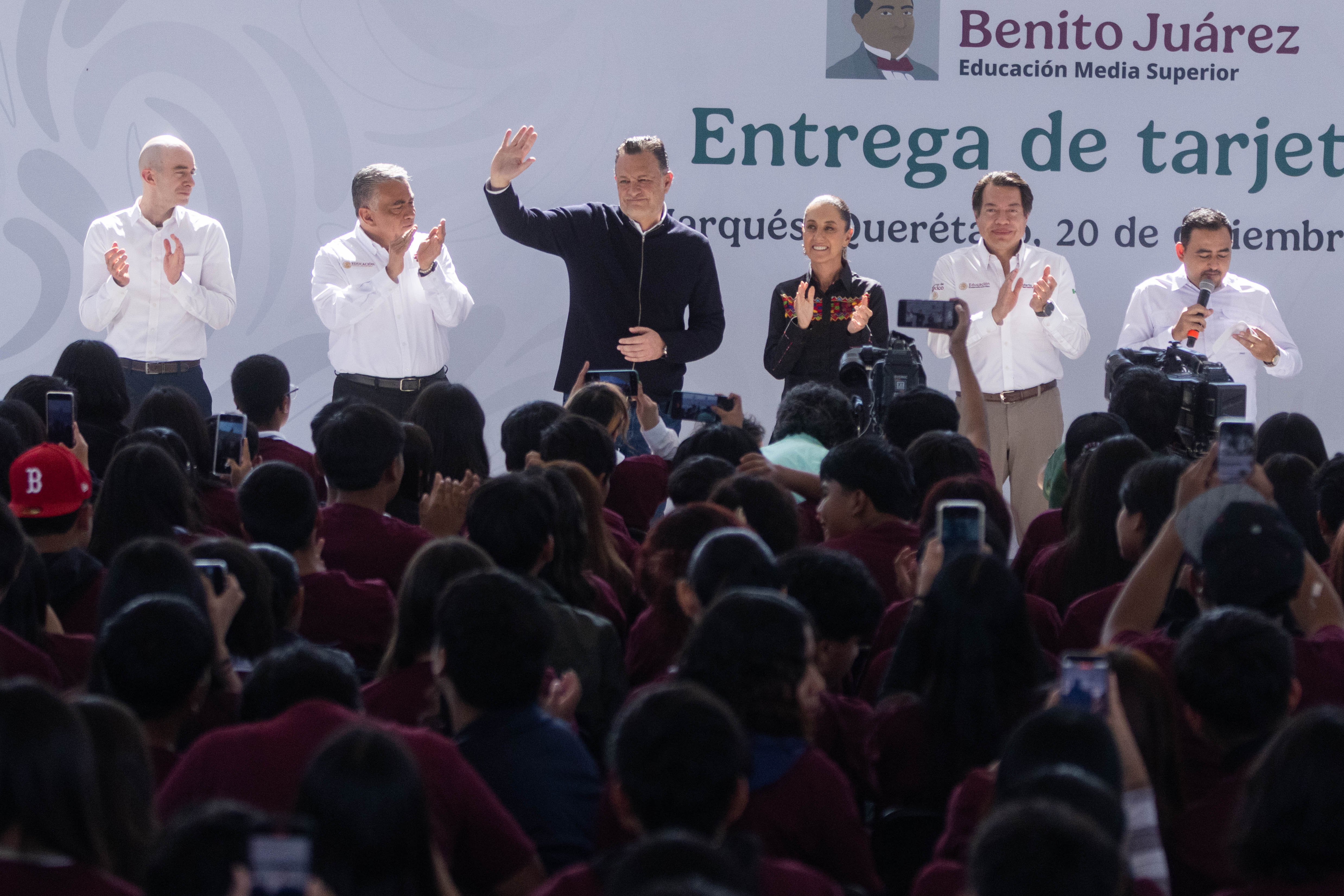 Encabezan Sheinbaum y Kuri entrega de Becas Benito Juárez