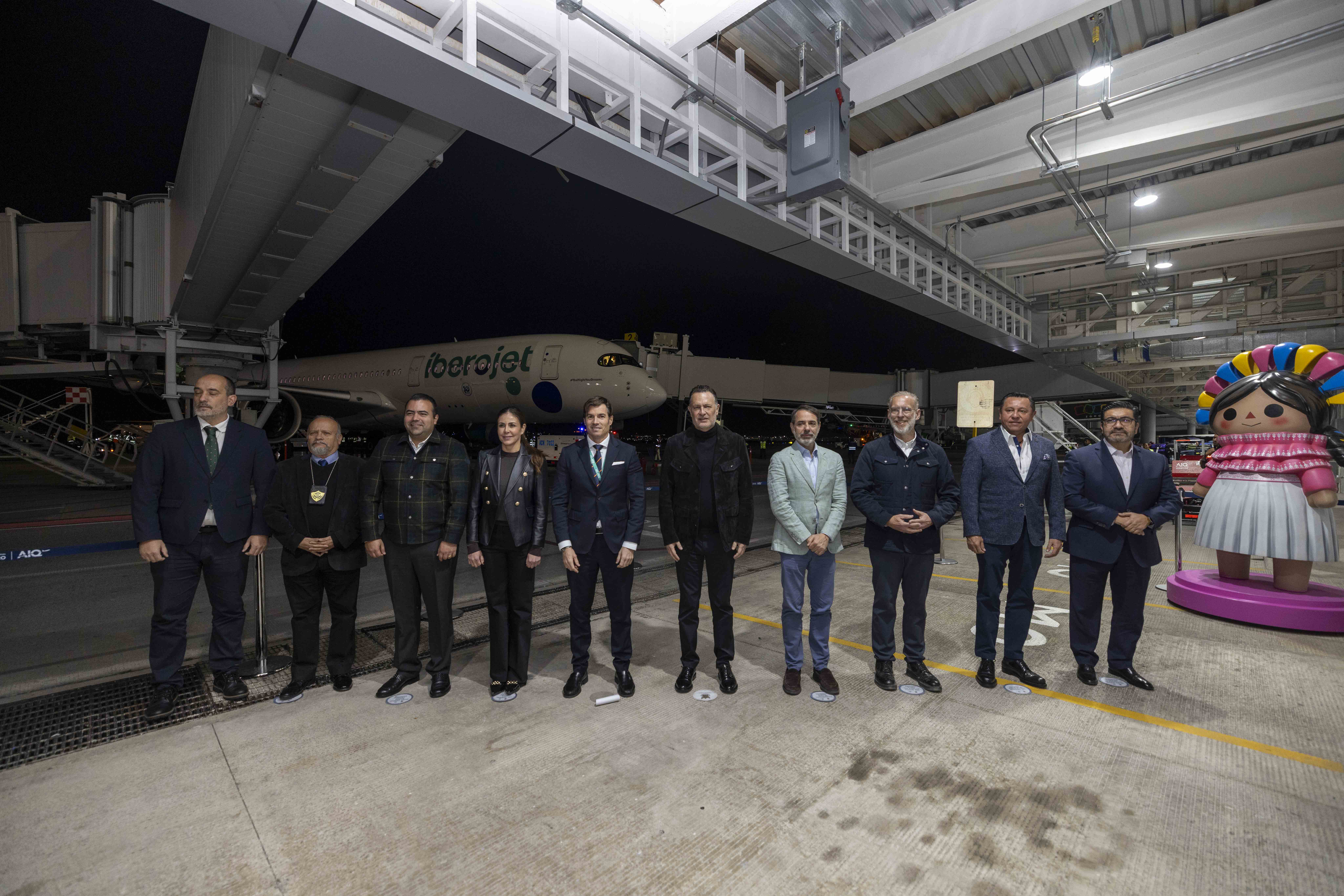 Llegó el primer vuelo de la ruta Querétaro - Madrid