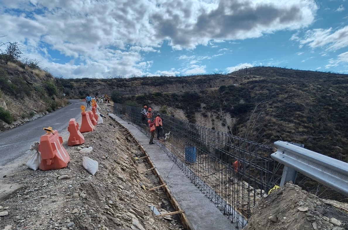 Trabaja CEI para restablecer caminos en la Sierra y el Semidesierto