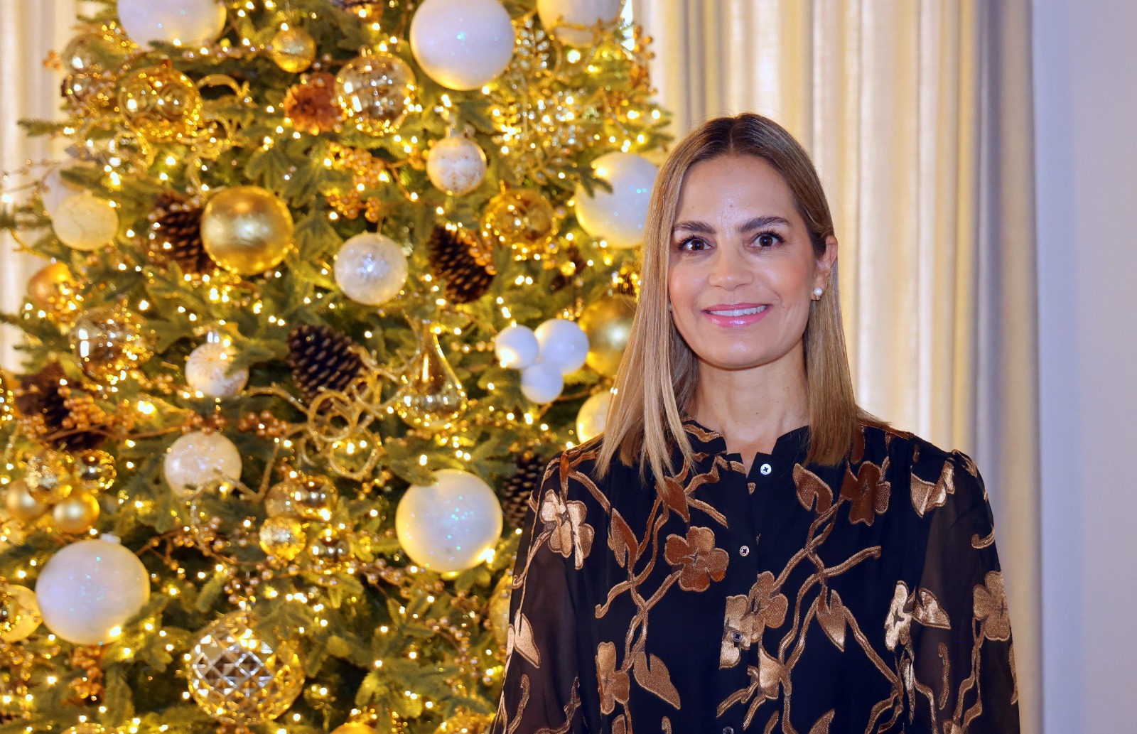 Car Herrera, presidenta del SEDIF, comparte buenos deseos para las familias queretanas