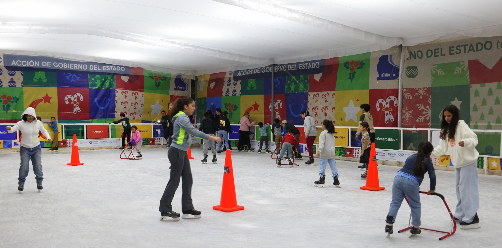 Continúan en operación las Pistas de Hielo del Festival Alegría Contigo 2025