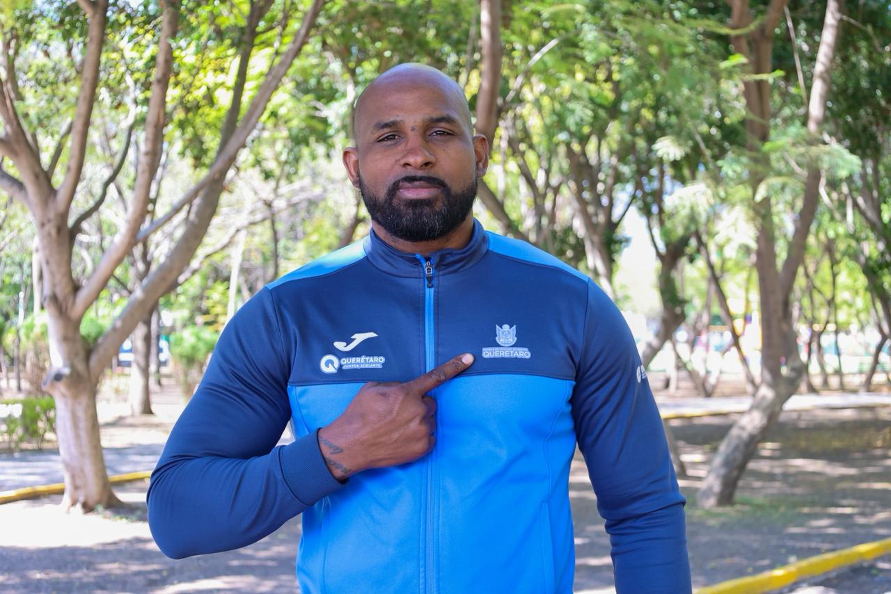 Acompaña Yoandri Savón conquista de 13 medallas de kickboxing y boxeo para Querétaro