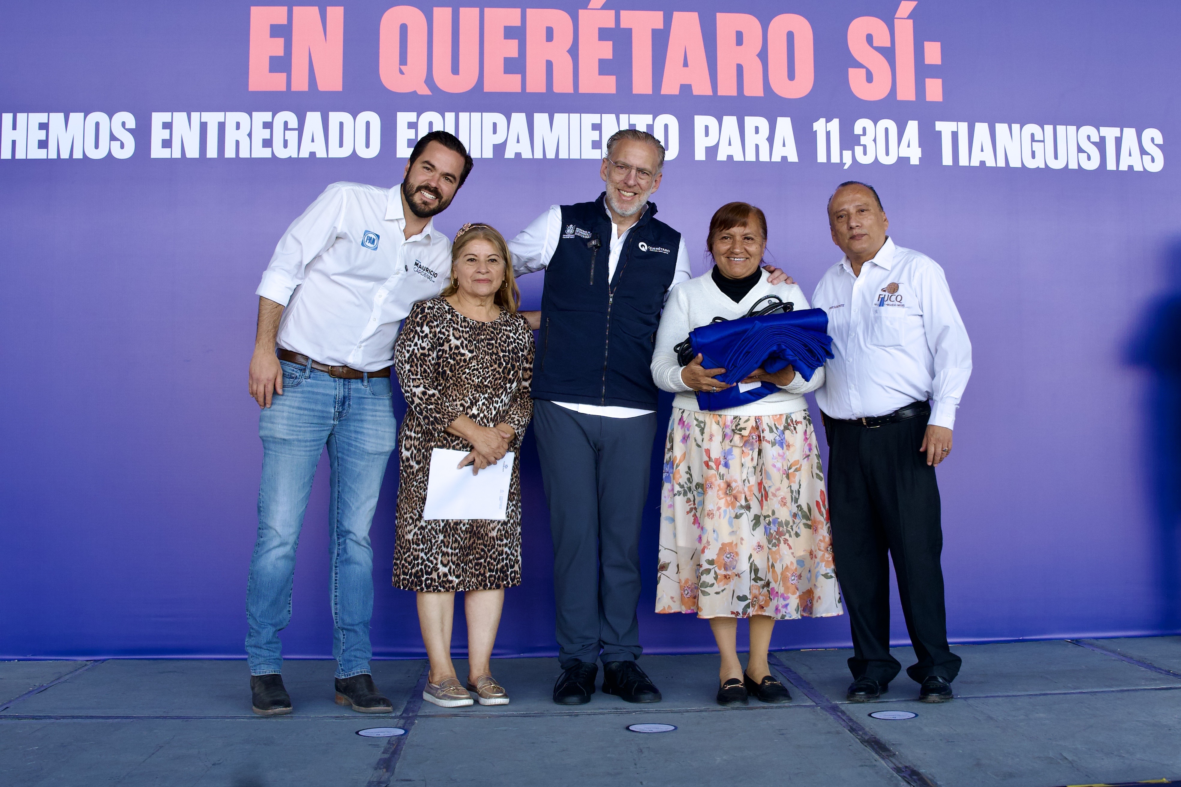 Entrega Marco Del Prete apoyos del subprograma PASE