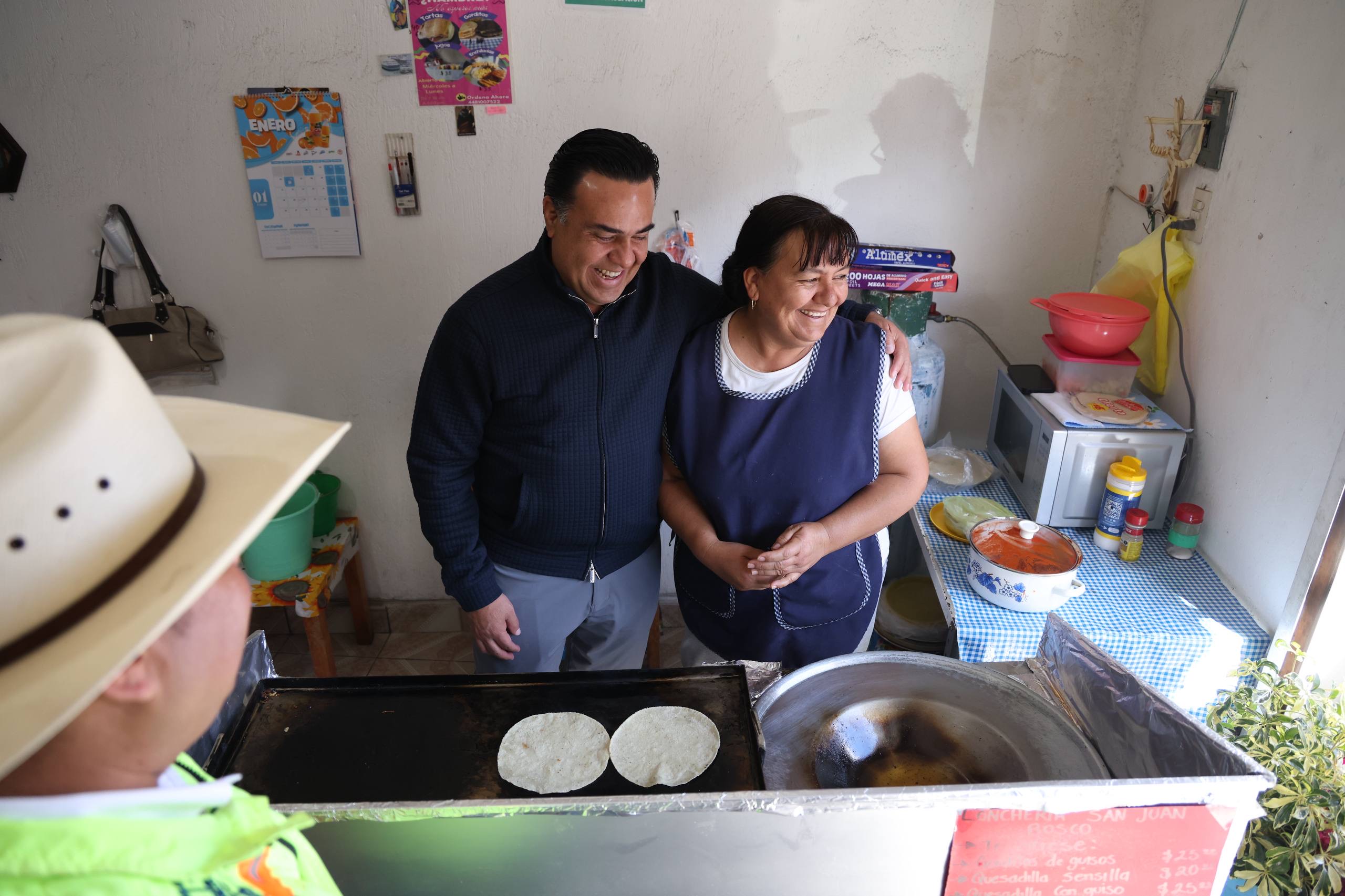Realiza Luis Nava recorrido Aquí Contigo en Huimilpan
