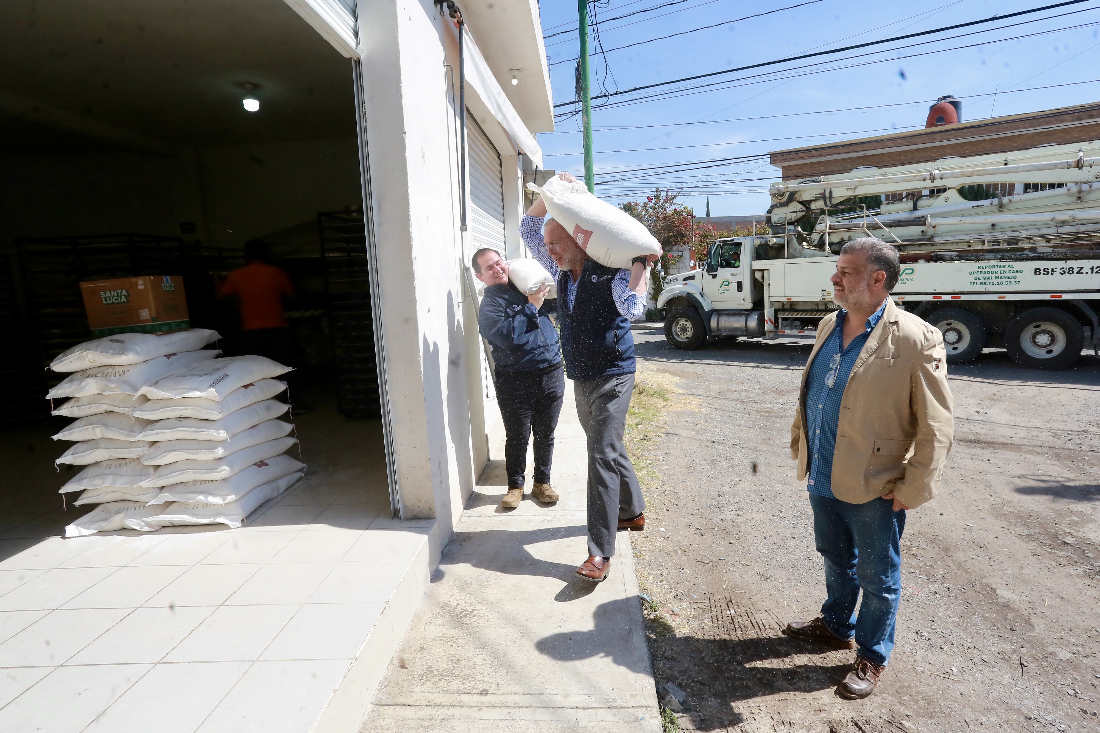 Entrega Marco Del Prete apoyos en especie a emprendedores de Corregidora y El Marqués