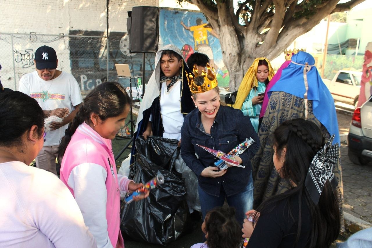 Regidora Paulina Aguado participa en Día de Reyes en La Piedad