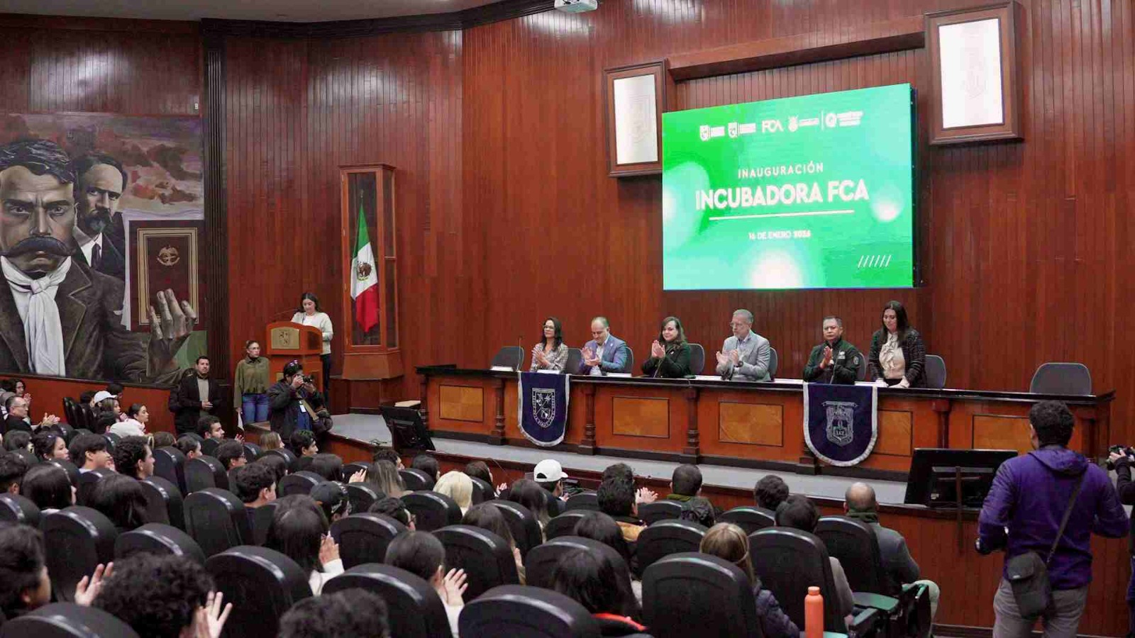 Inaugura Marco Del Prete Incubadora de Negocios en la UAQ