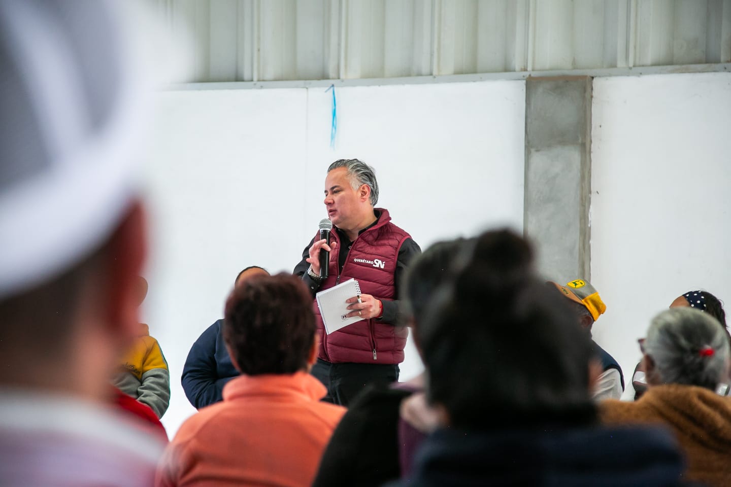 Santiago Nieto se compromete a gestionar bienestar social en Pedro Escobedo