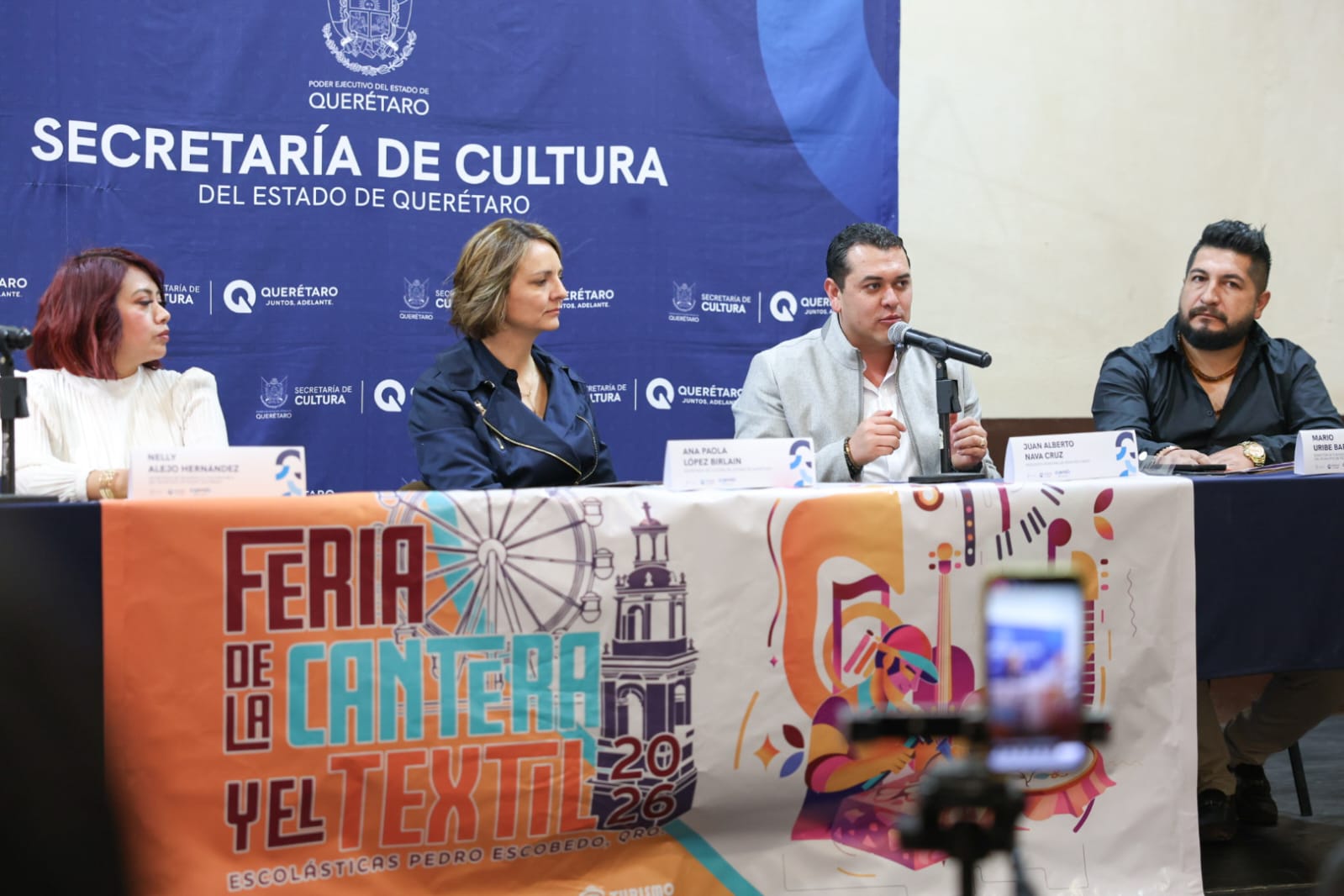 Alcalde de Pedro Escobedo presenta programa oficial de la Feria de la Cantera y el Textil Escolásticas