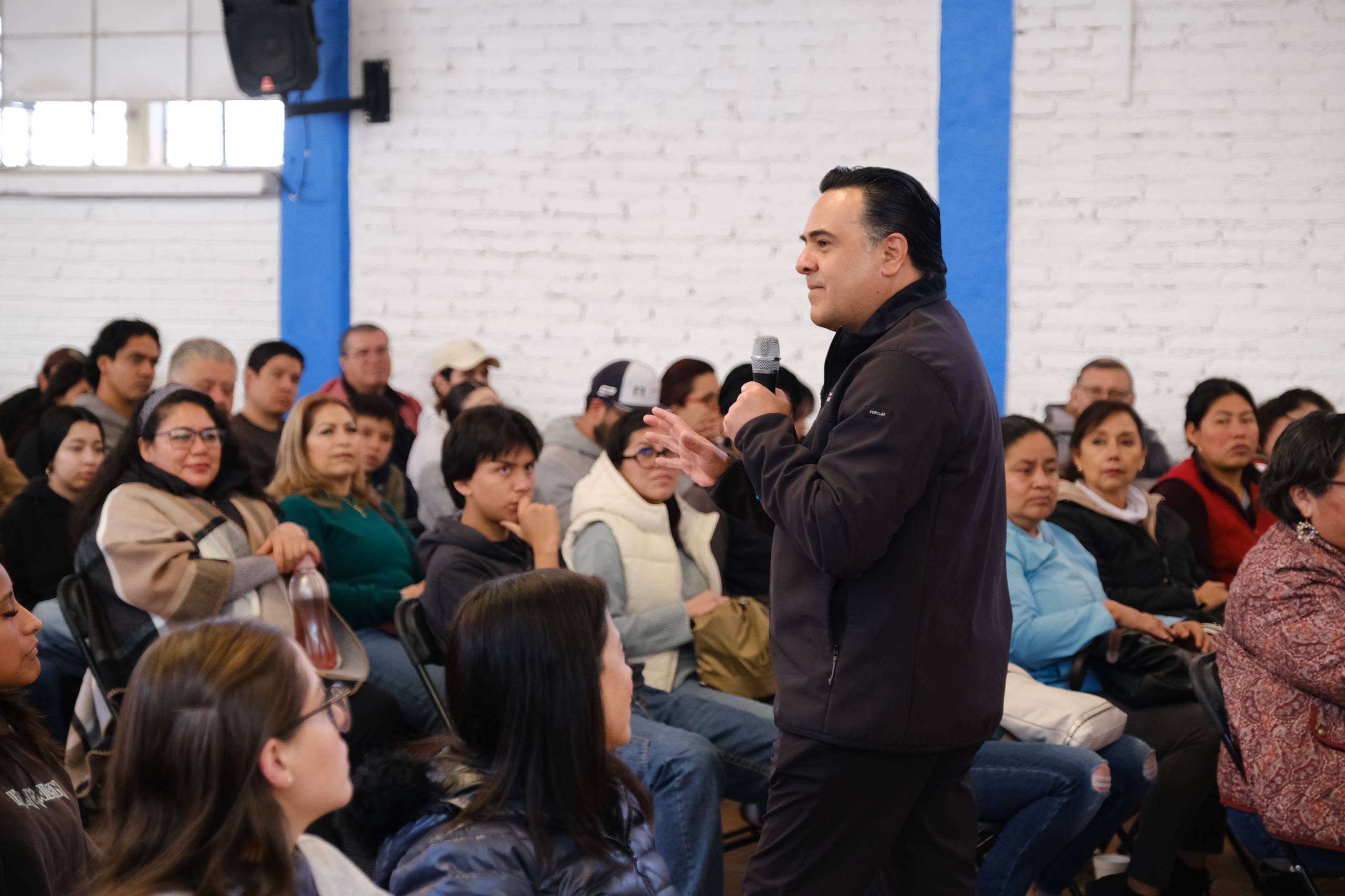 Presenta Luis Nava programas sociales ante alumnos del Instituto de Artes y Oficios