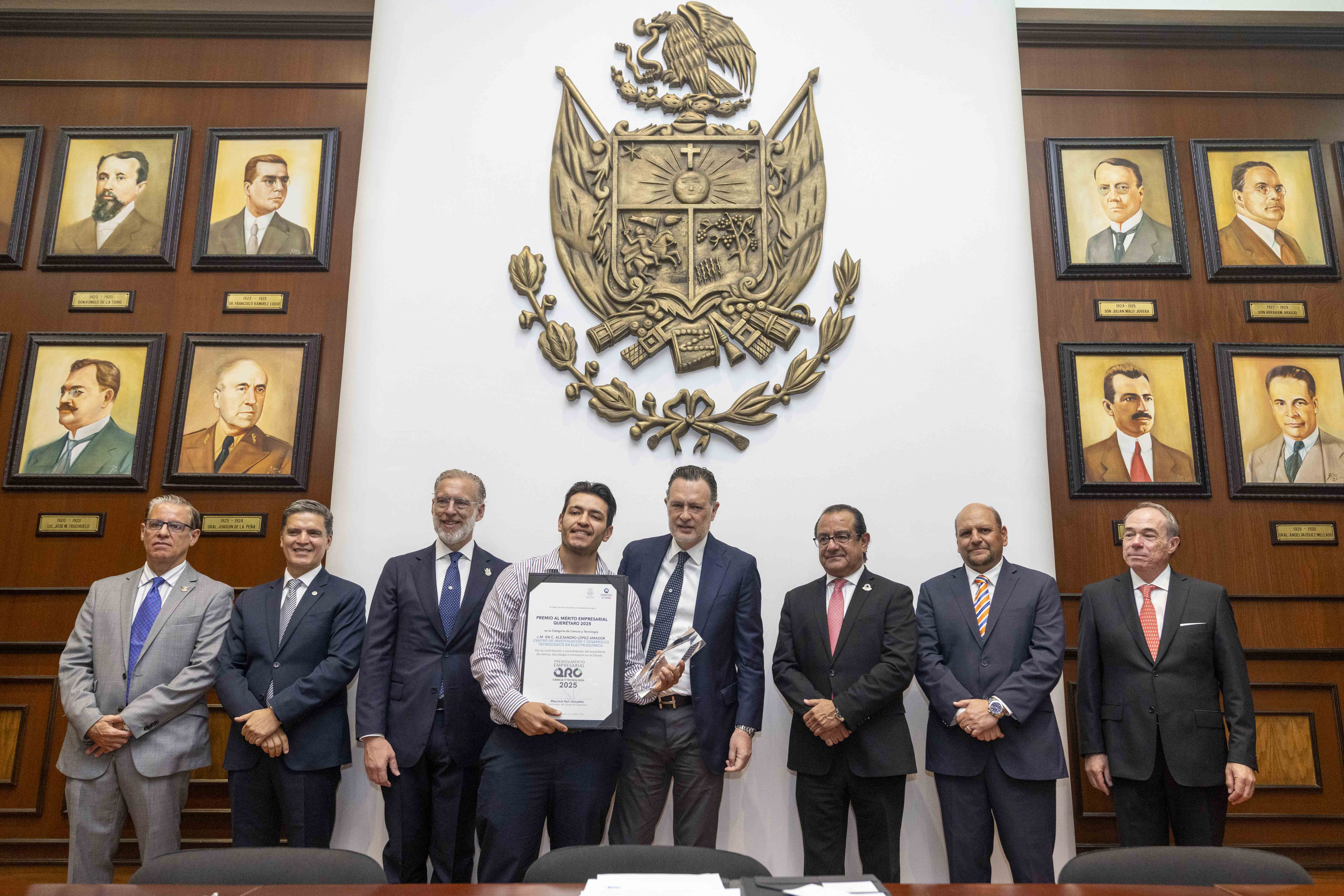 Reconoce Gobernador a empresarios queretanos