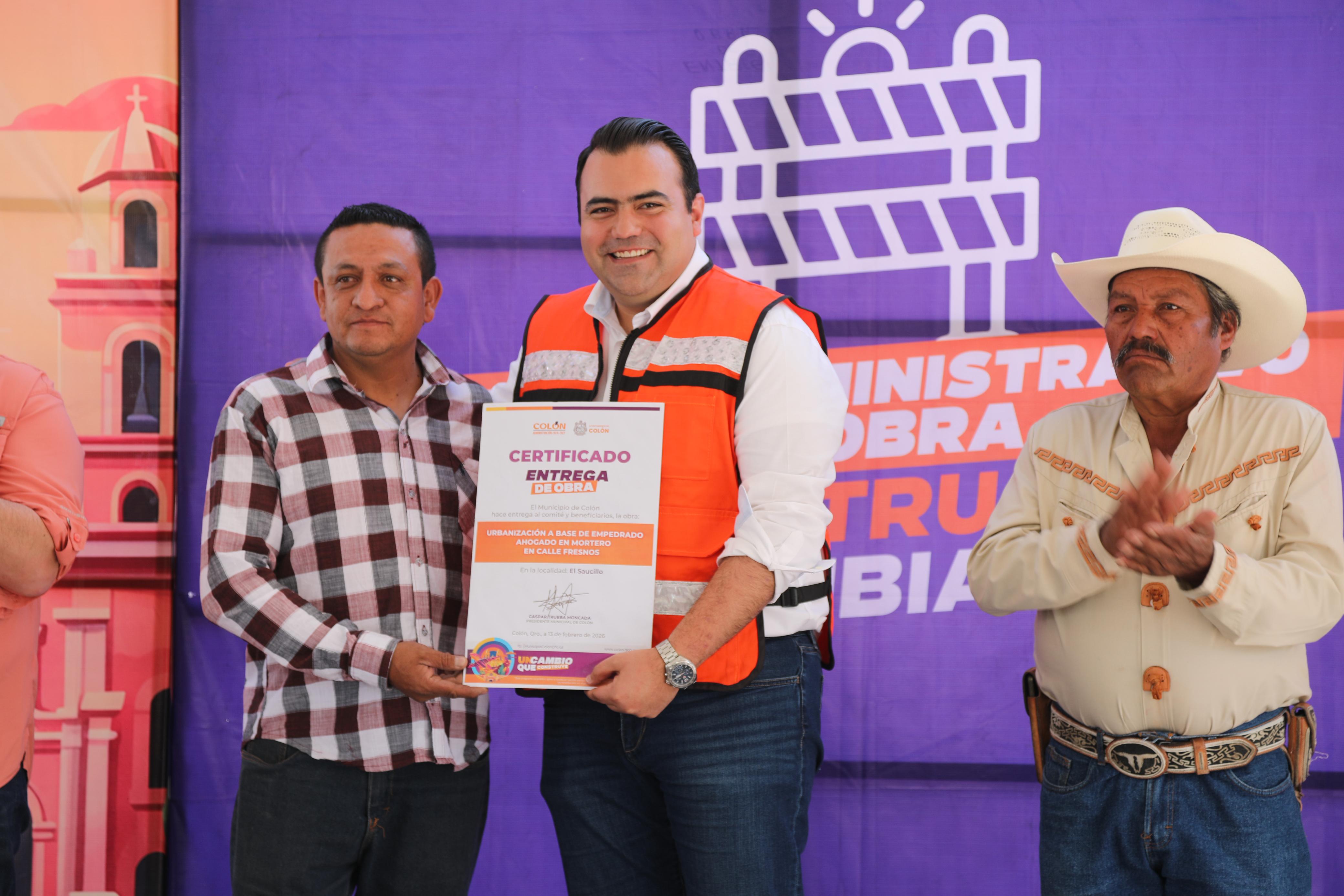 Entrega alcalde Trueba obra Integral en El Saucillo, Colón