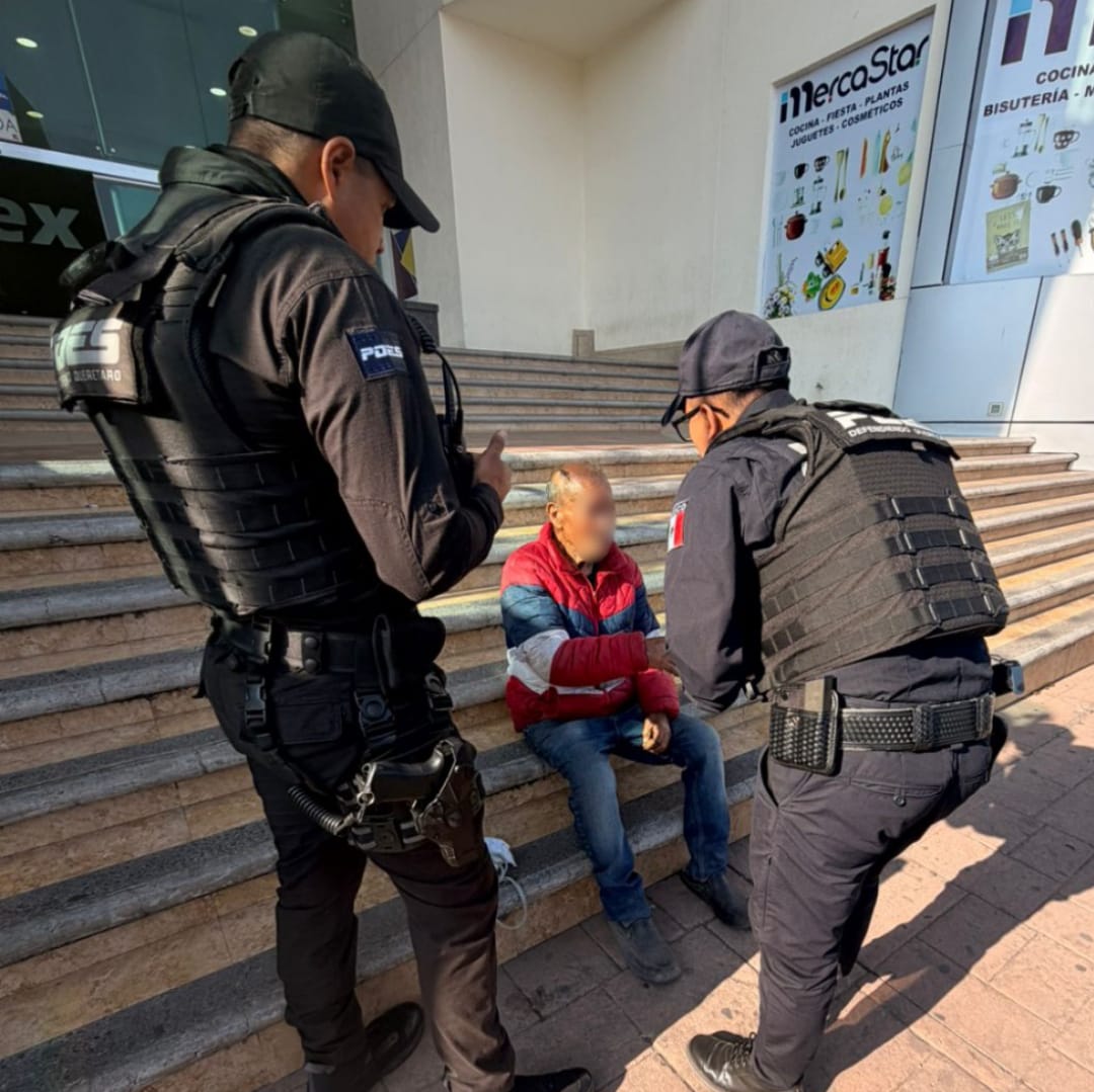 Ayuda POES a un adulto mayor desorientado en plaza comercial de Querétaro