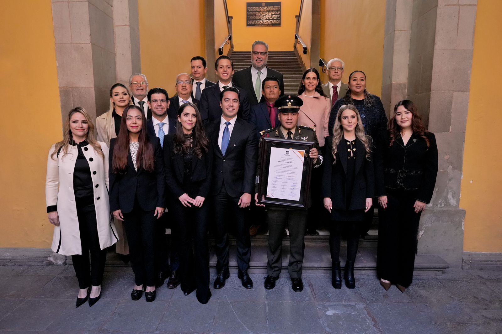 Encabeza Felifer sesión solemne de Cabildo con el Ejército Mexicano y Fuerza Aérea