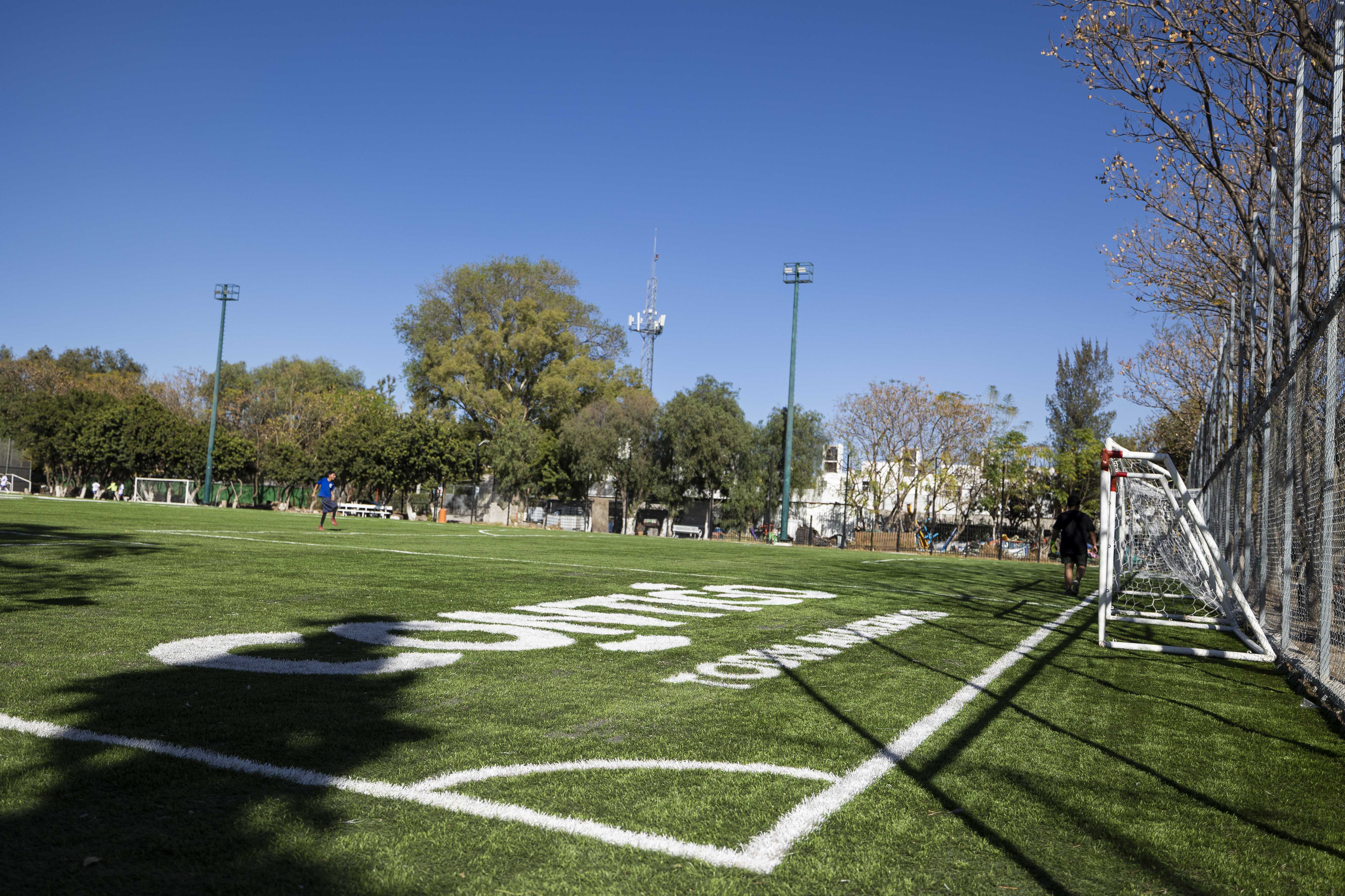 Encabeza Kuri entrega de cancha en Unidad Deportiva de El Pueblito