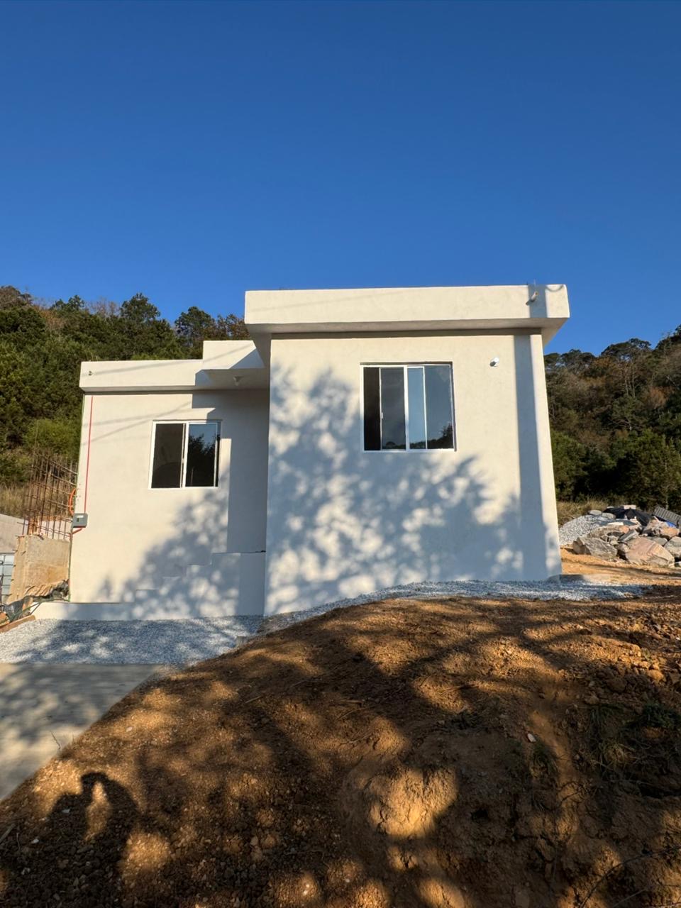 Entrega titular del IVEQ vivienda a familia afectada por las lluvias en la Sierra