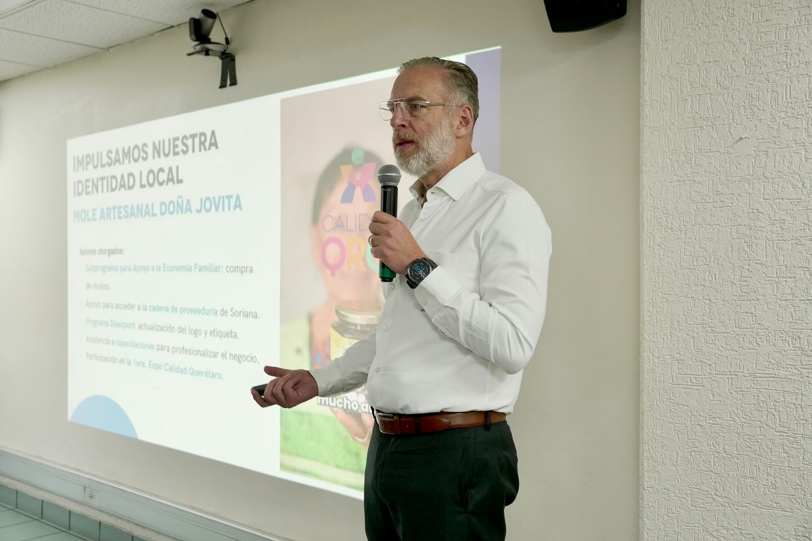 Del Prete presenta programas de SEDESU a comerciantes del Centro Histórico