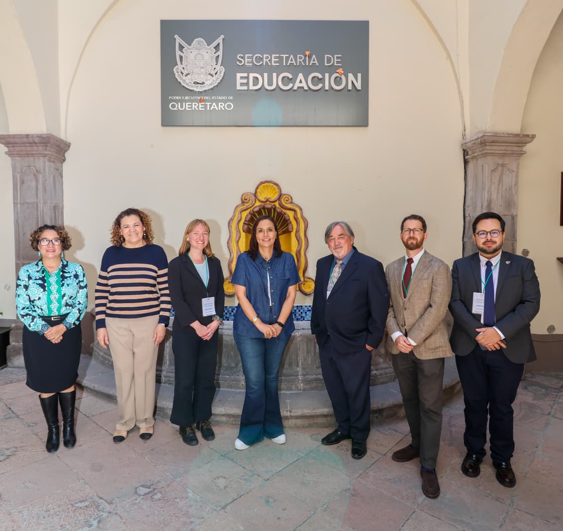 Refrenda Martha Soto, titular de Educación, colaboración con Peace Corps