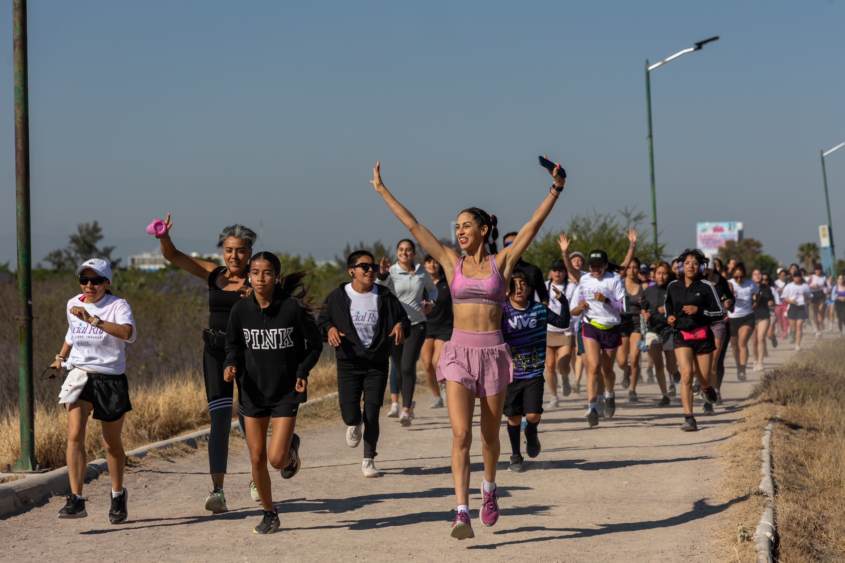 Participan más de 400 mujeres en la Social Run organizada por SEJUVE