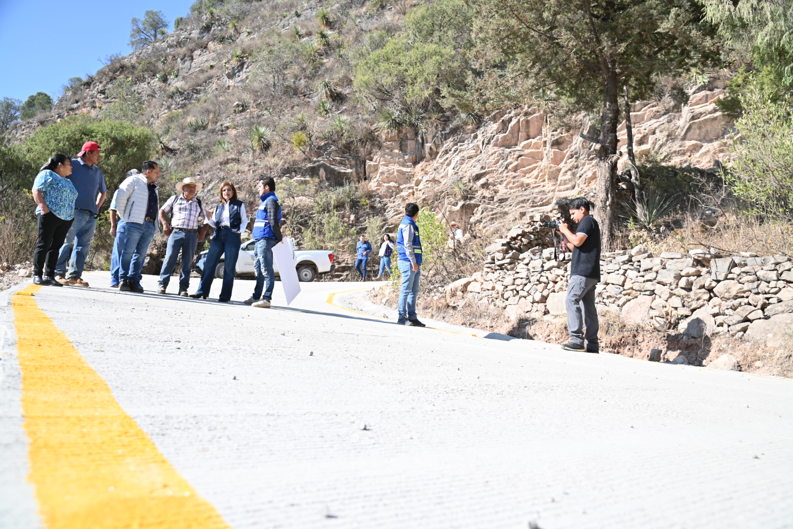 Verifica titular de CEI reconstrucción de caminos en Pinal de Amoles