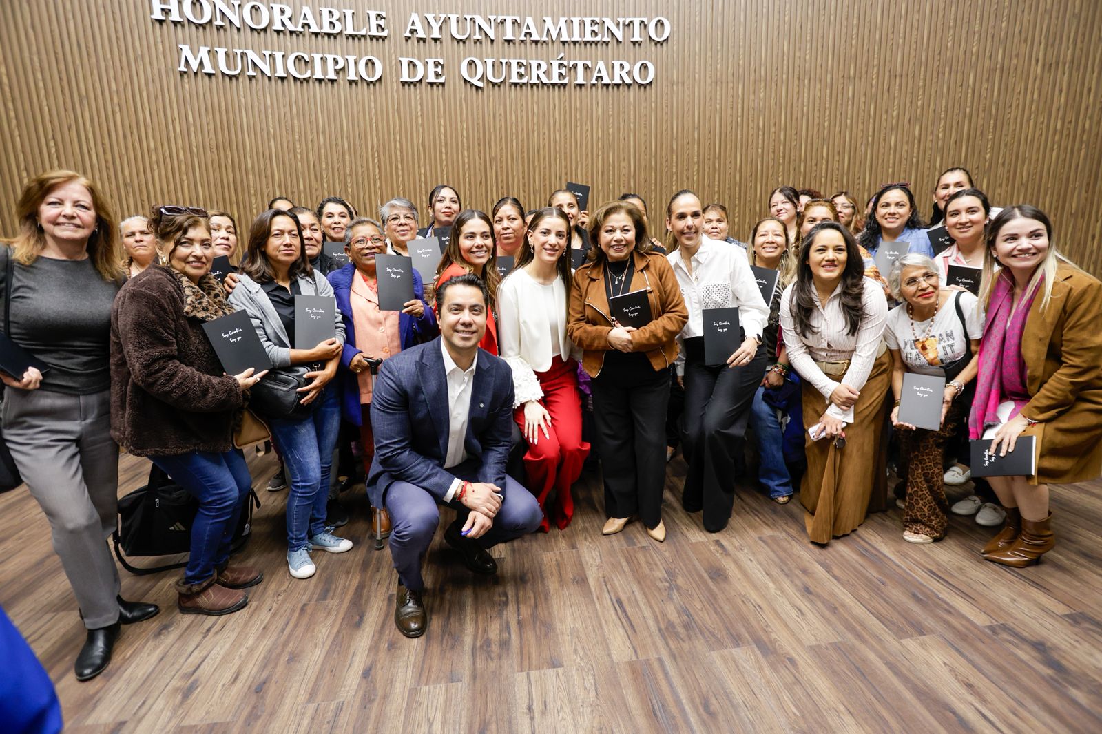 Acude Felifer a ponencia y presentación del libro “Soy Cambio, Soy Yo”, de Andrea Domínguez