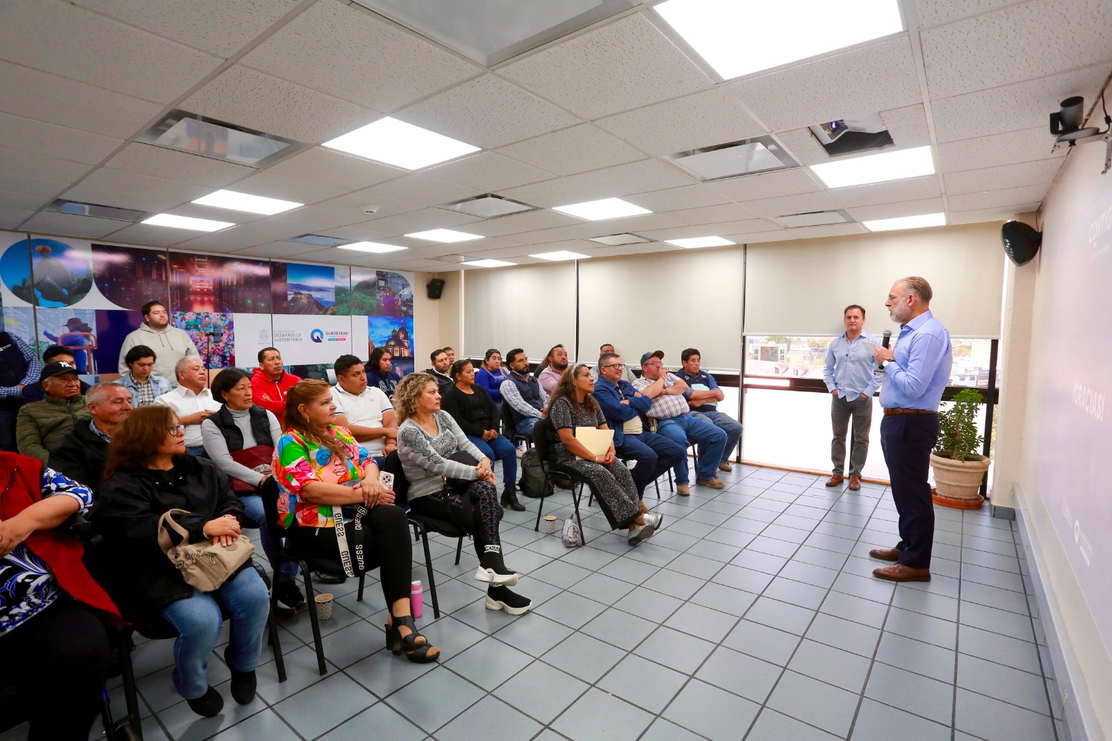 Presenta Marco Del Prete apoyos a comerciantes de Tequis, Pedro Escobedo, Cadereyta y SJR
