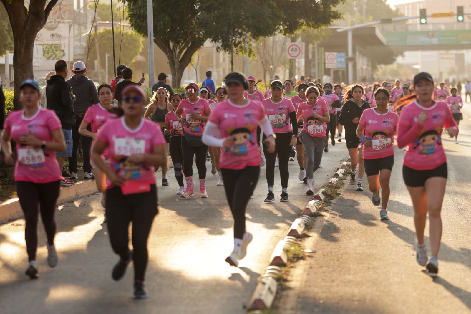 Felifer Macías da banderazo de salida al Mujer Querétaro Medio Maratón 2026