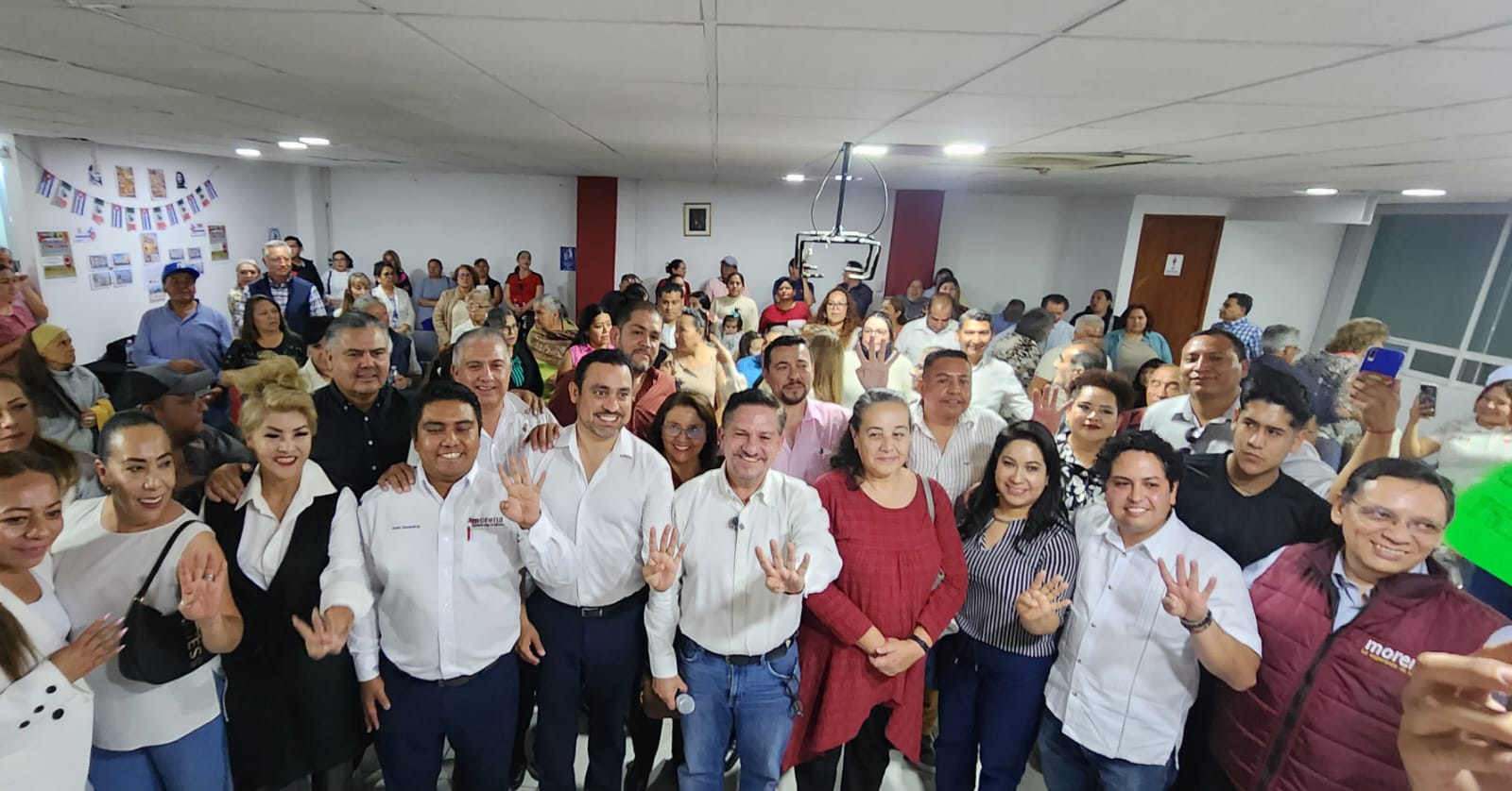 Se reúne Luis Humberto Fernández con liderazgos de Morena