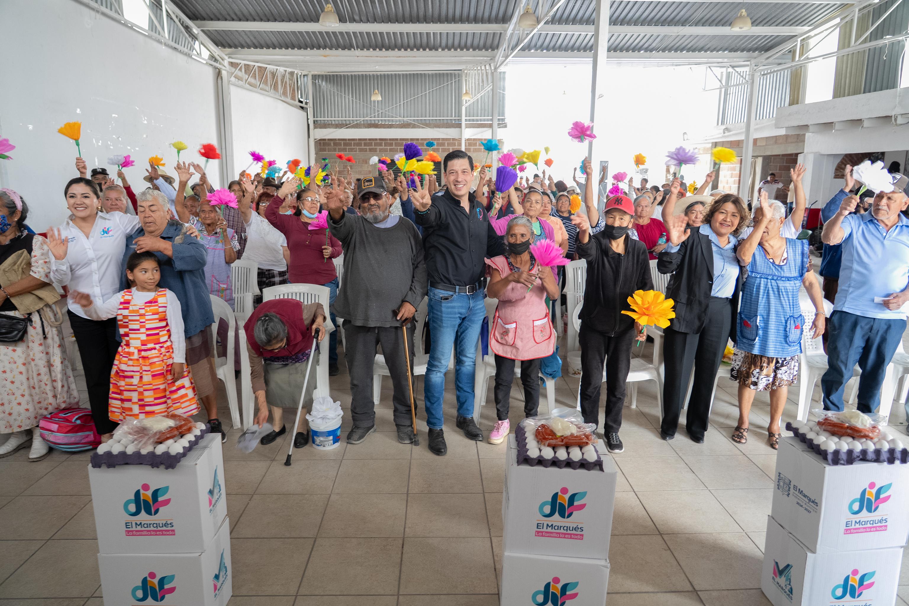 Entrega alcalde Monsalvo mil 449 despensas a adultos mayores en El Marqués