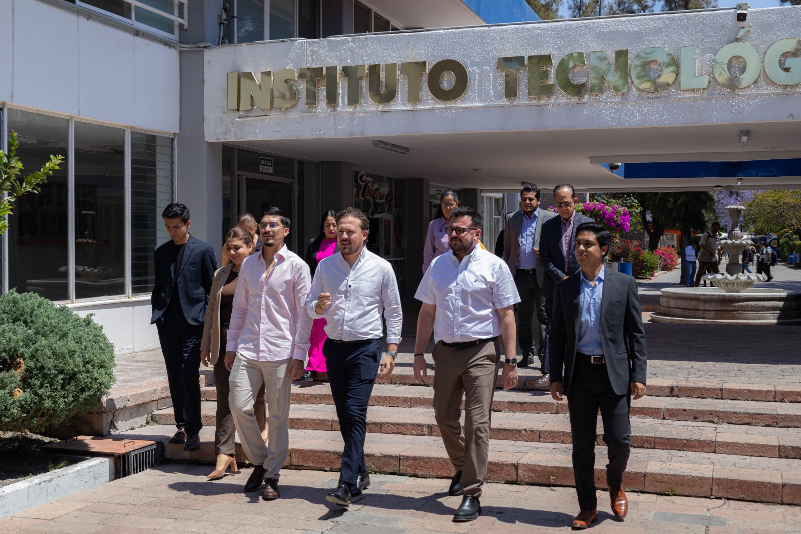 Impulsará Felifer proyecto de biblioteca tecnológica en ITQ, y fortalecerá vinculación de jóvenes con empresas