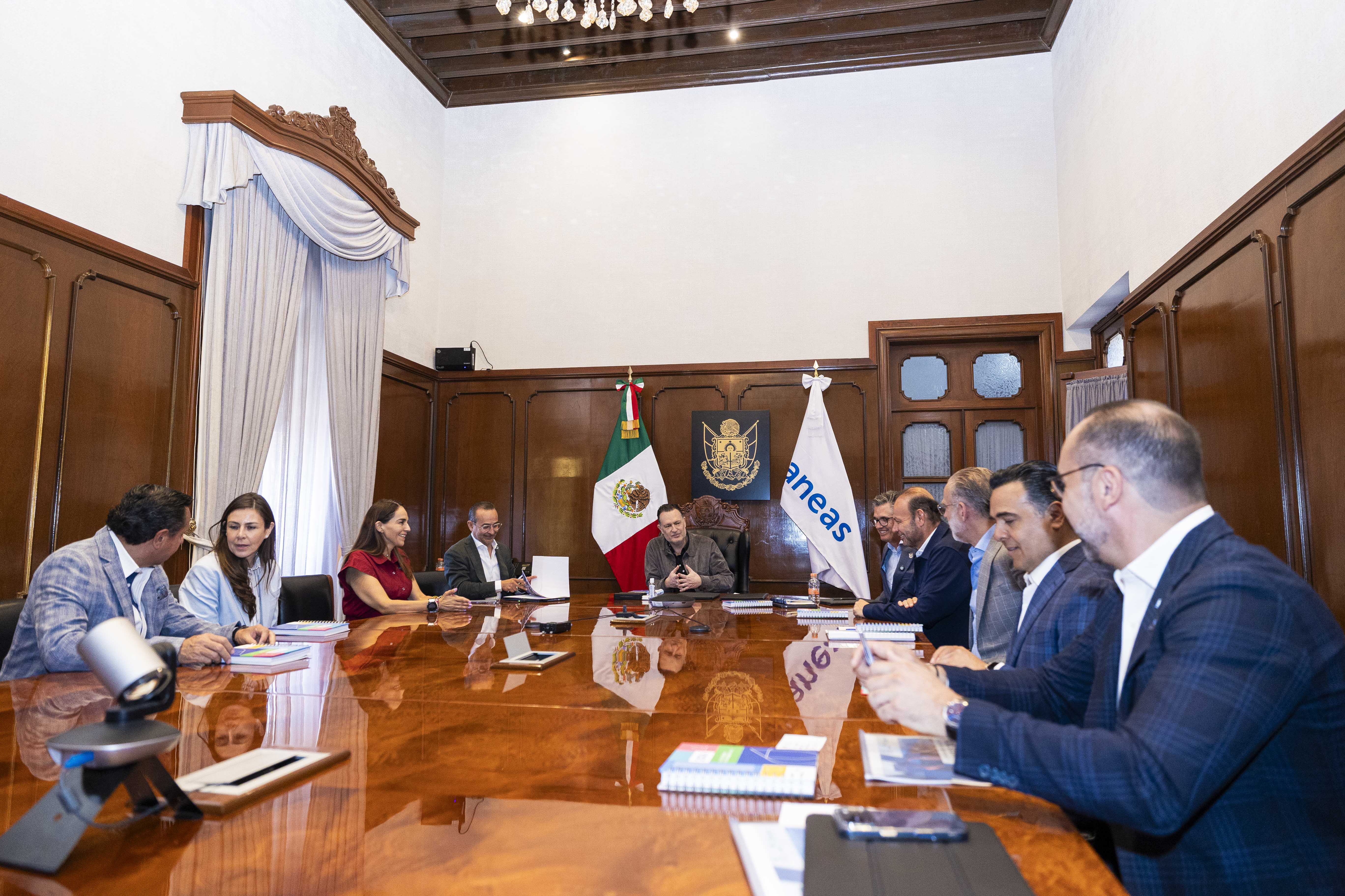 Atestigua Gobernador firma de convenio para la ANEAS 2026 en Querétaro