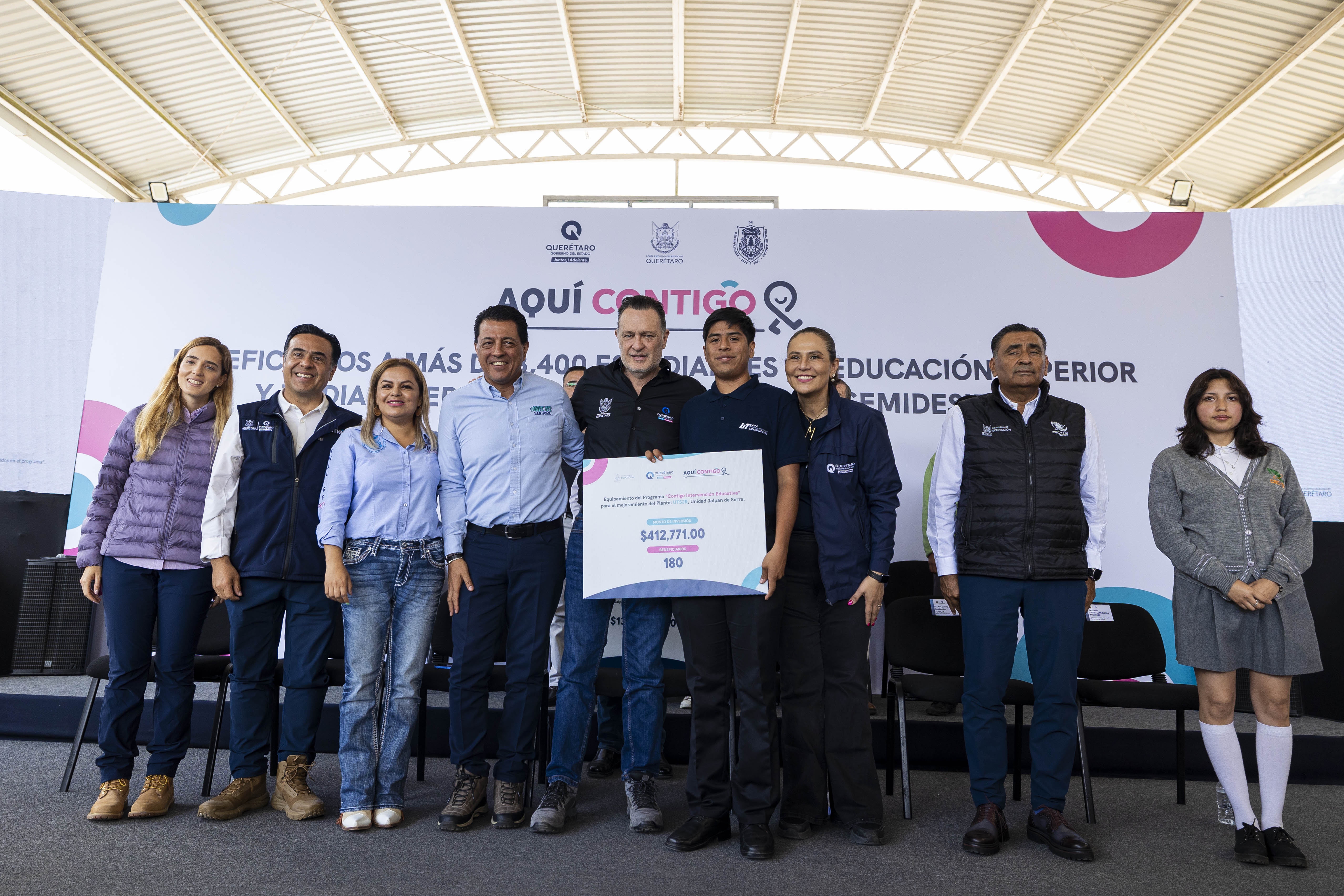 Entregan autoridades equipamiento del programa Contigo Intervención Educativa para la Sierra