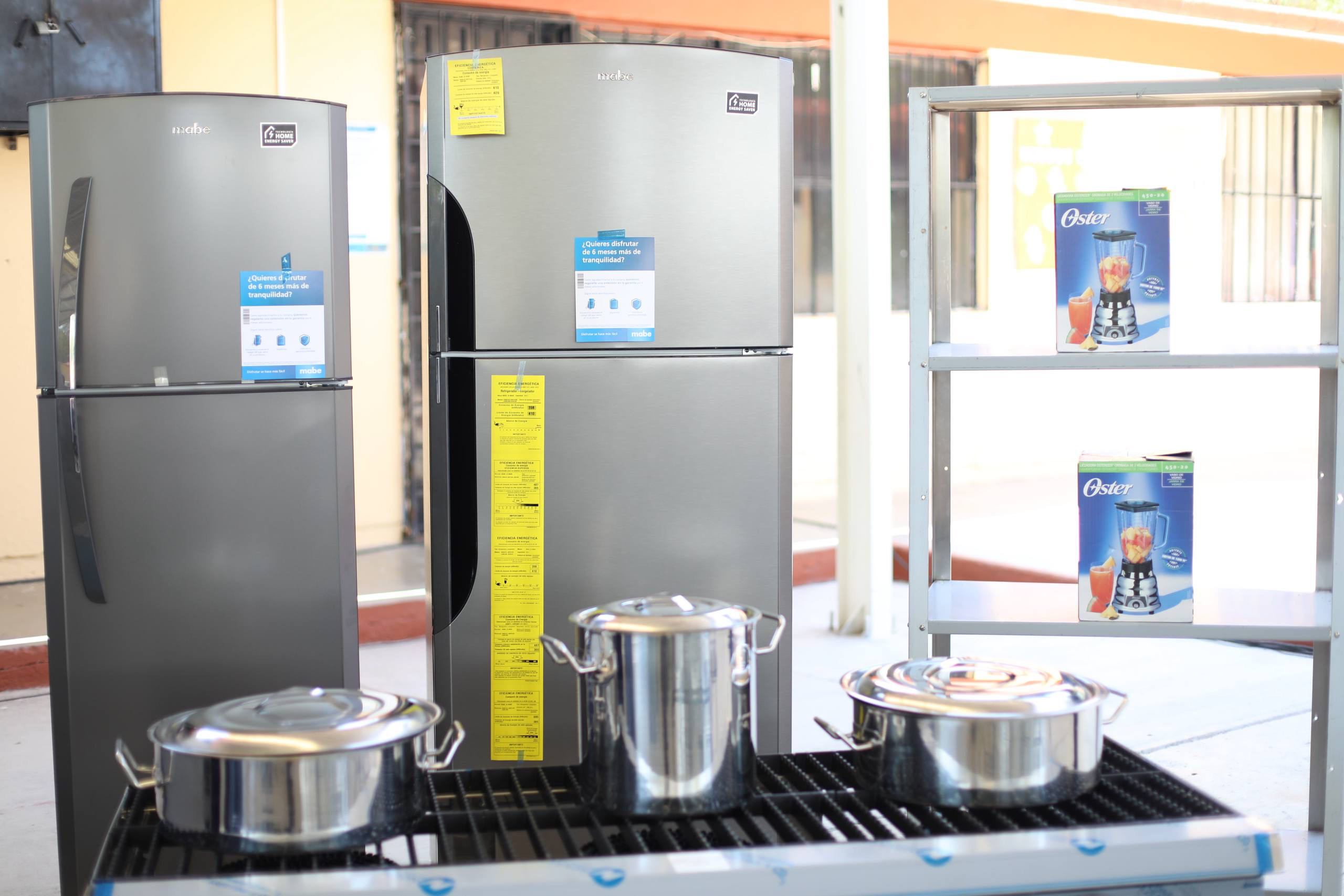 Entrega DIF Estatal mobiliario y utensilios para espacios alimentarios en Santa Rosa Jáuregui